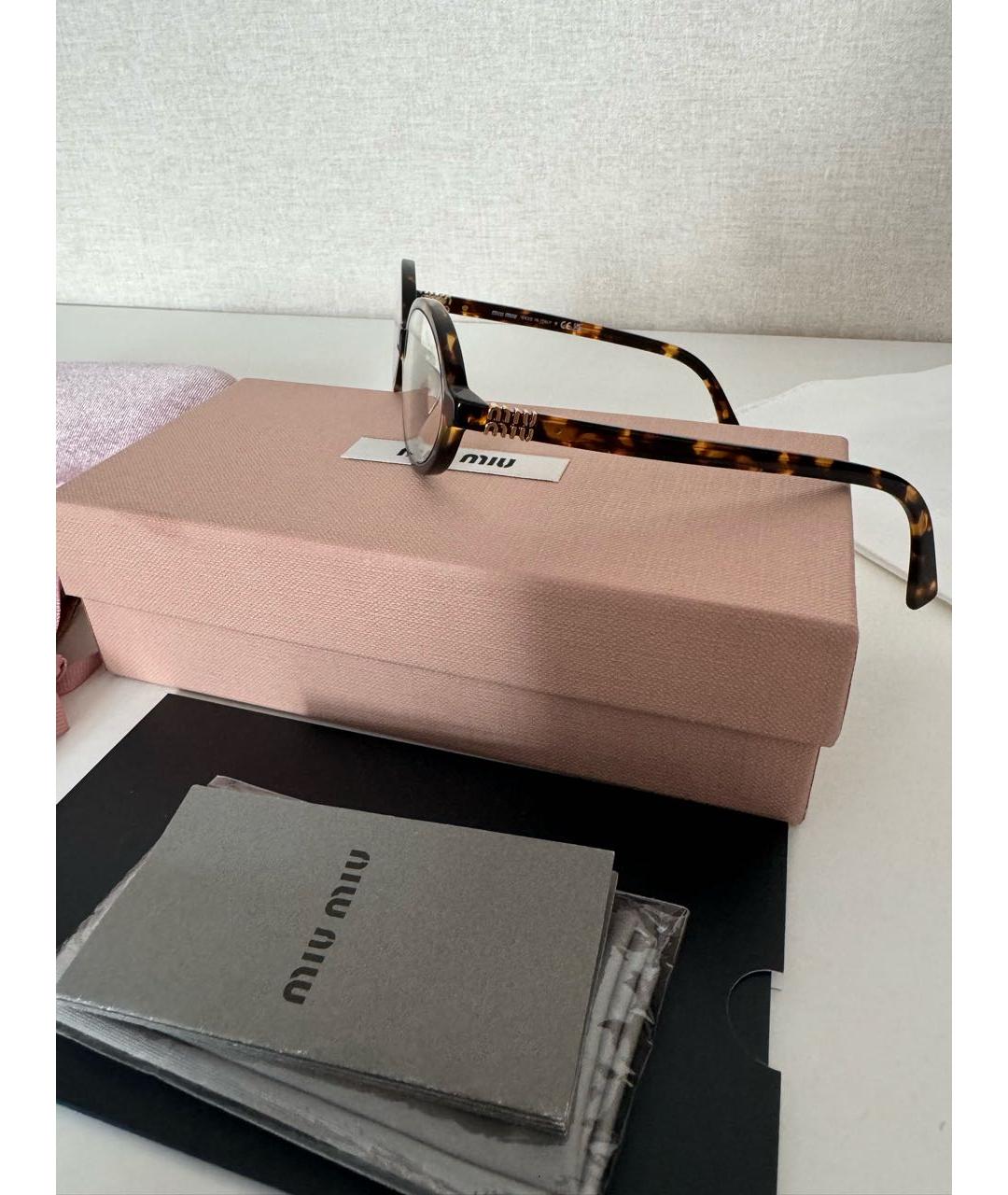 MIU MIU Коричневые пластиковые солнцезащитные очки, фото 6