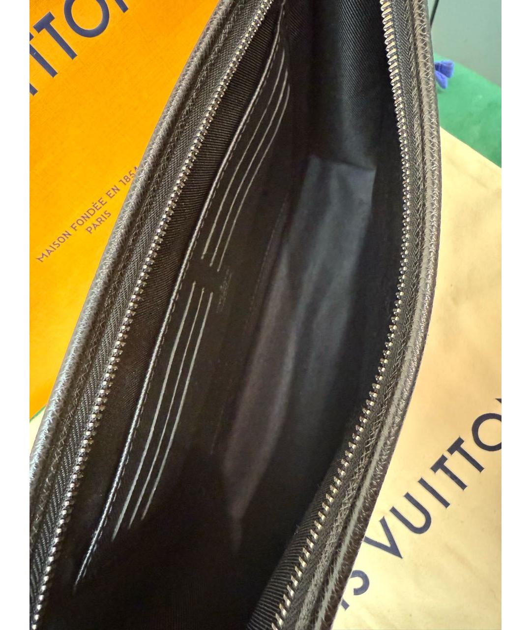 LOUIS VUITTON Черная кожаная барсетка, фото 6