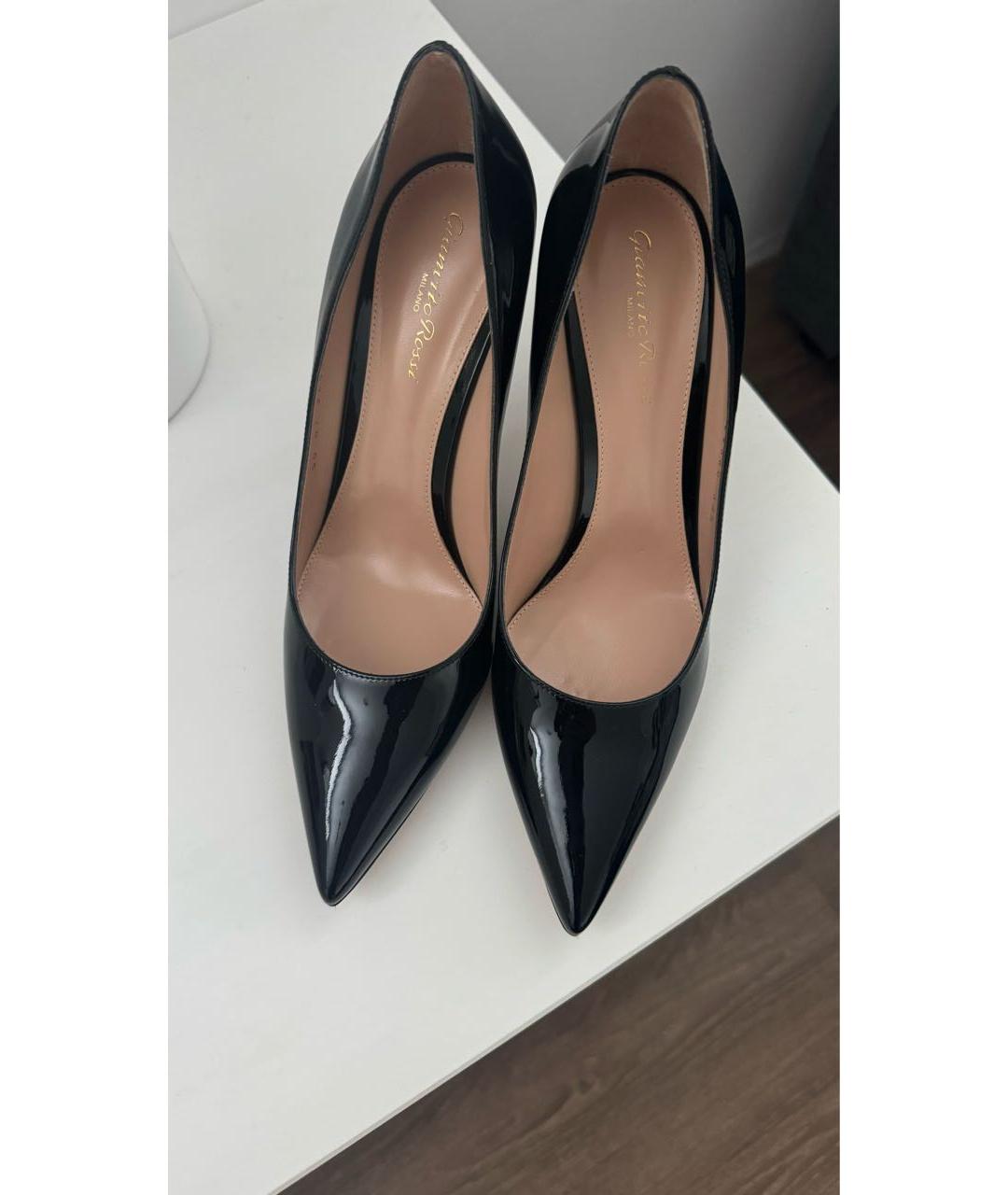 GIANVITO ROSSI Черные лодочки на низком каблуке из лакированной кожи, фото 5