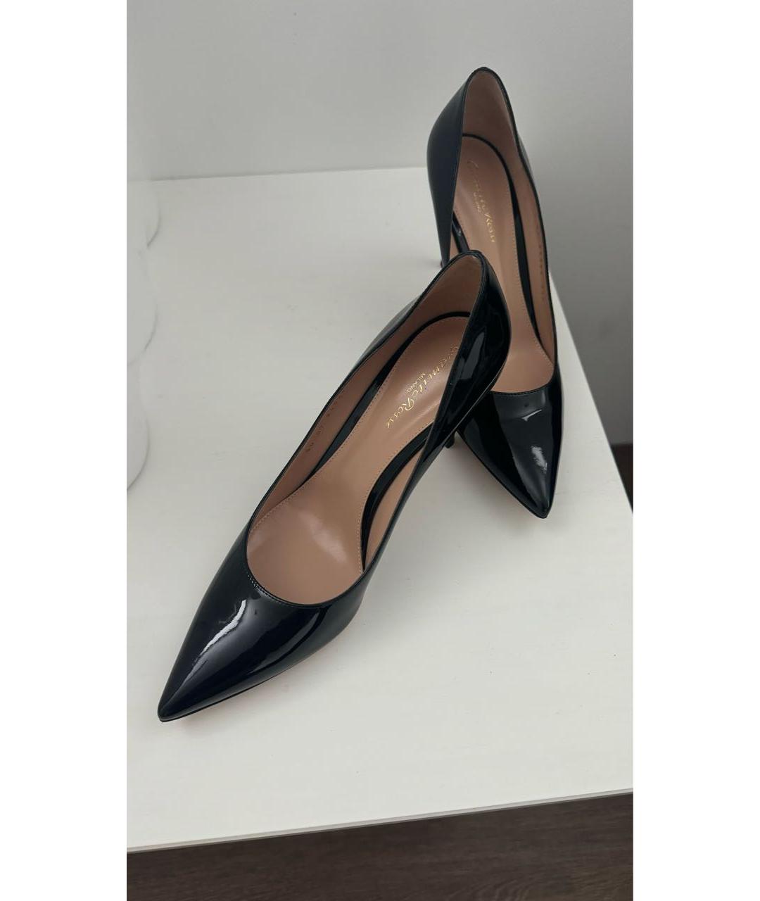 GIANVITO ROSSI Черные лодочки на низком каблуке из лакированной кожи, фото 2