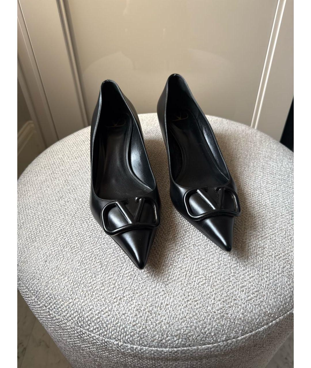 VALENTINO Черные кожаные лодочки на низком каблуке, фото 3