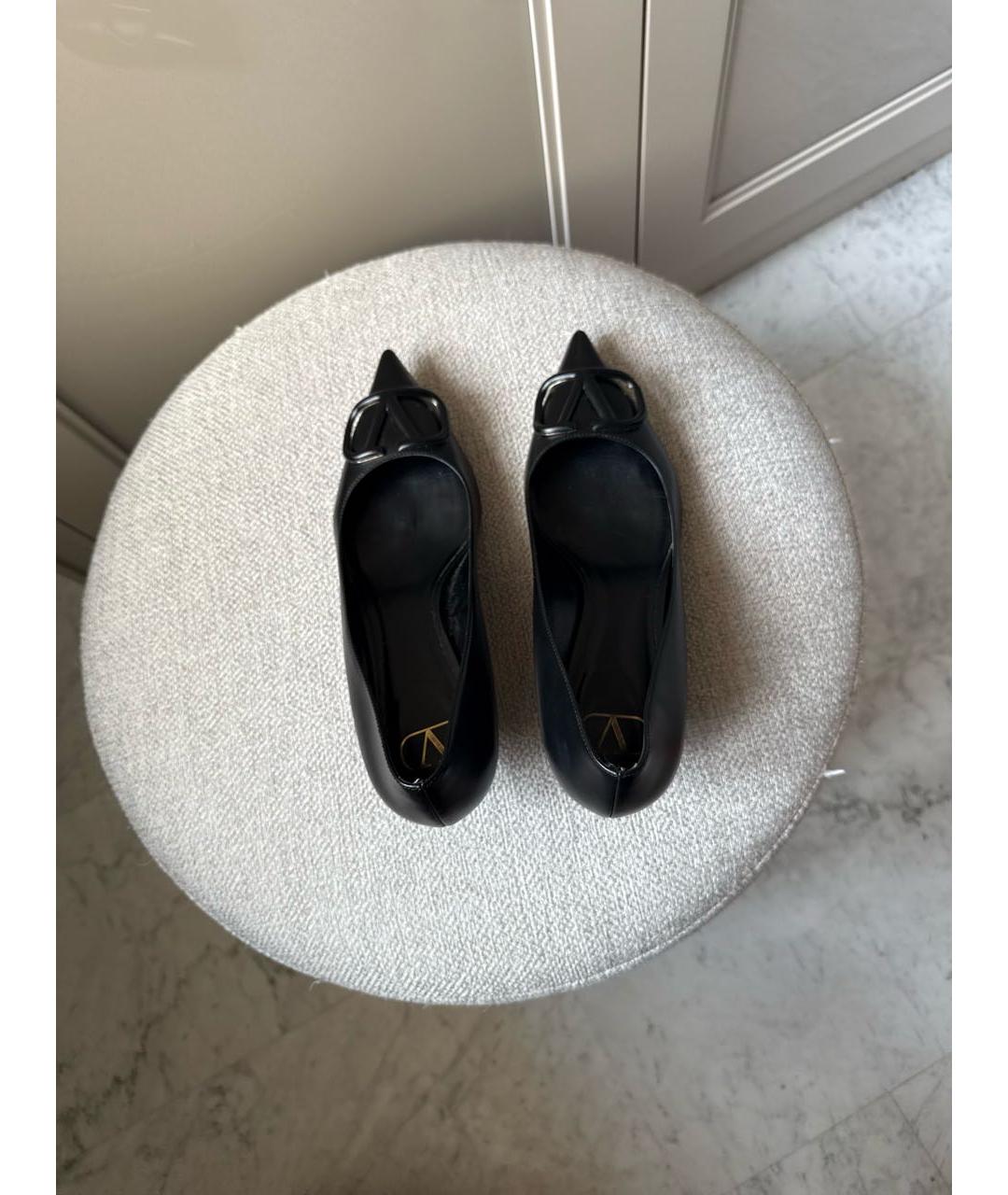 VALENTINO Черные кожаные лодочки на низком каблуке, фото 5