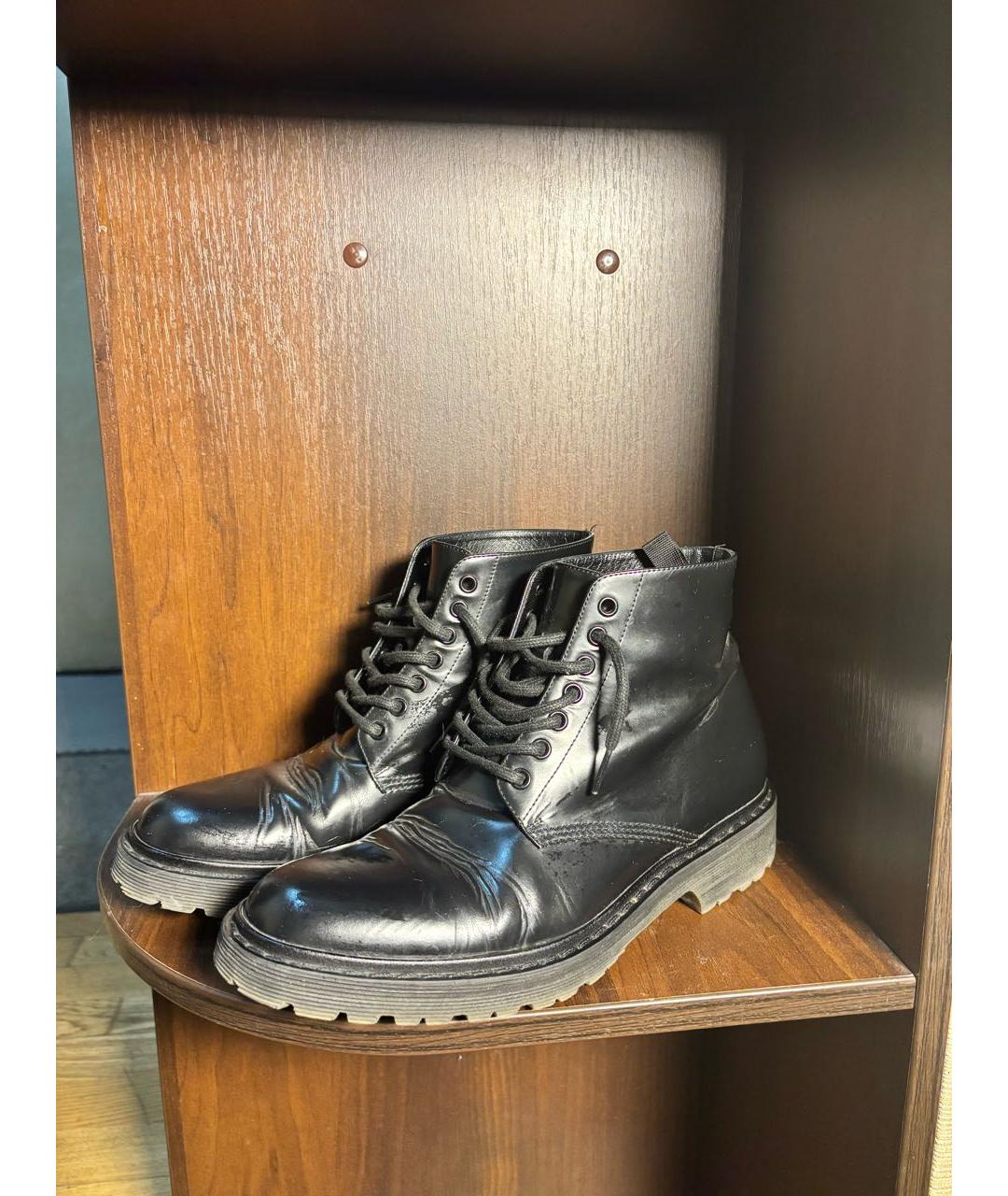 SAINT LAURENT Черные высокие ботинки из лакированной кожи, фото 2