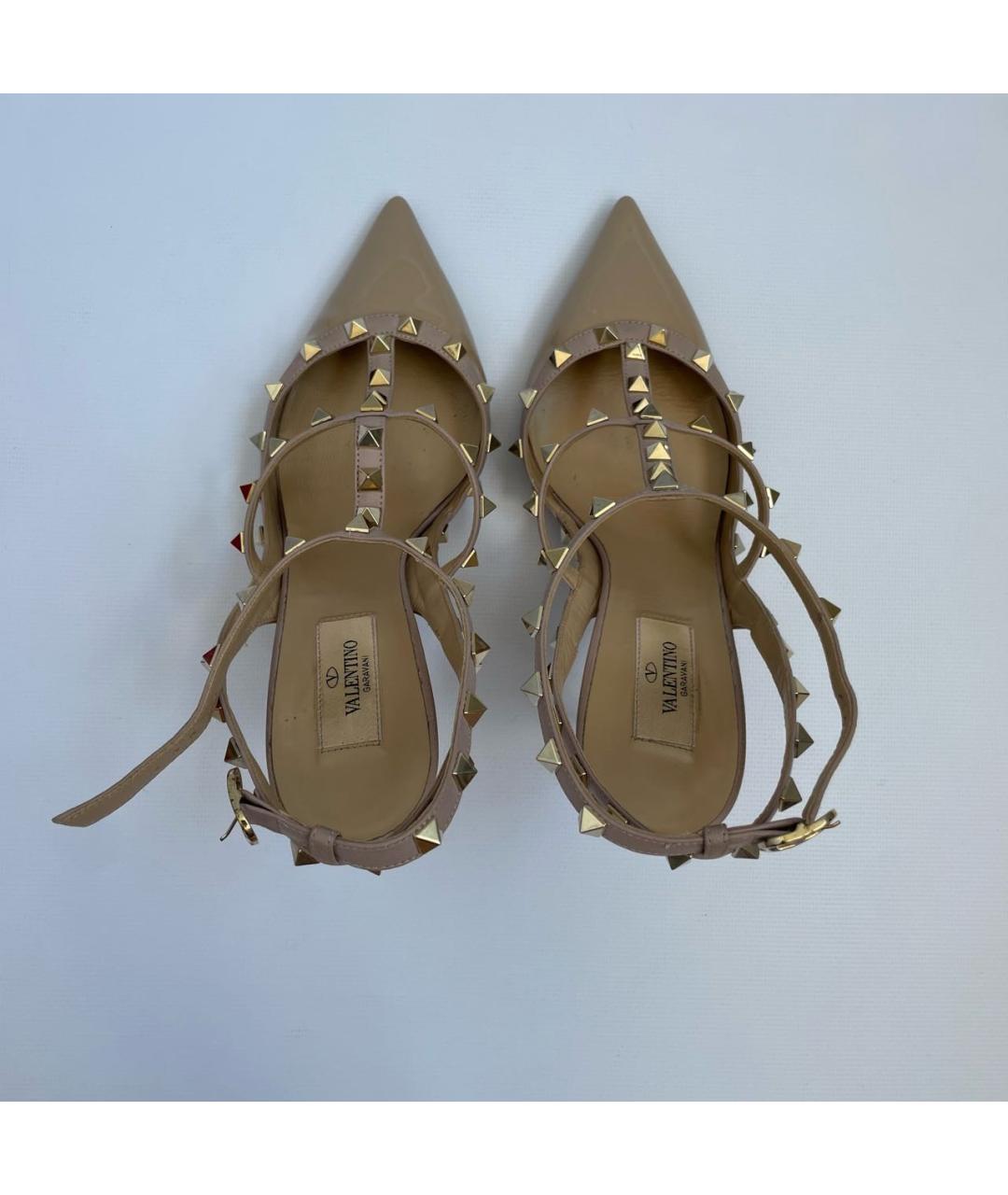 VALENTINO Бежевые босоножки из лакированной кожи, фото 3