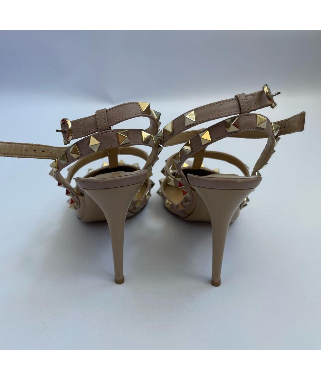 VALENTINO Бежевые босоножки из лакированной кожи, фото 4