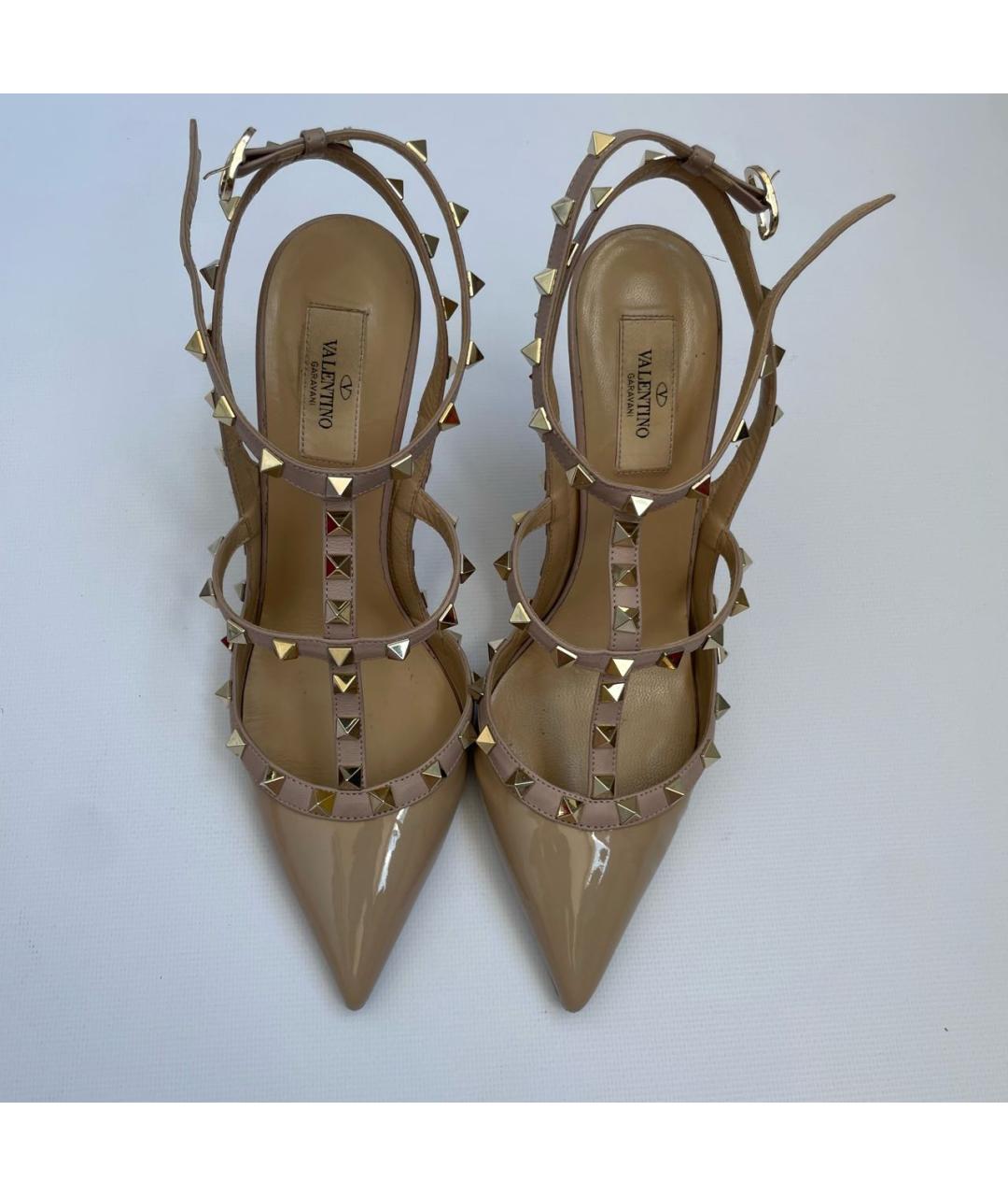 VALENTINO Бежевые босоножки из лакированной кожи, фото 2