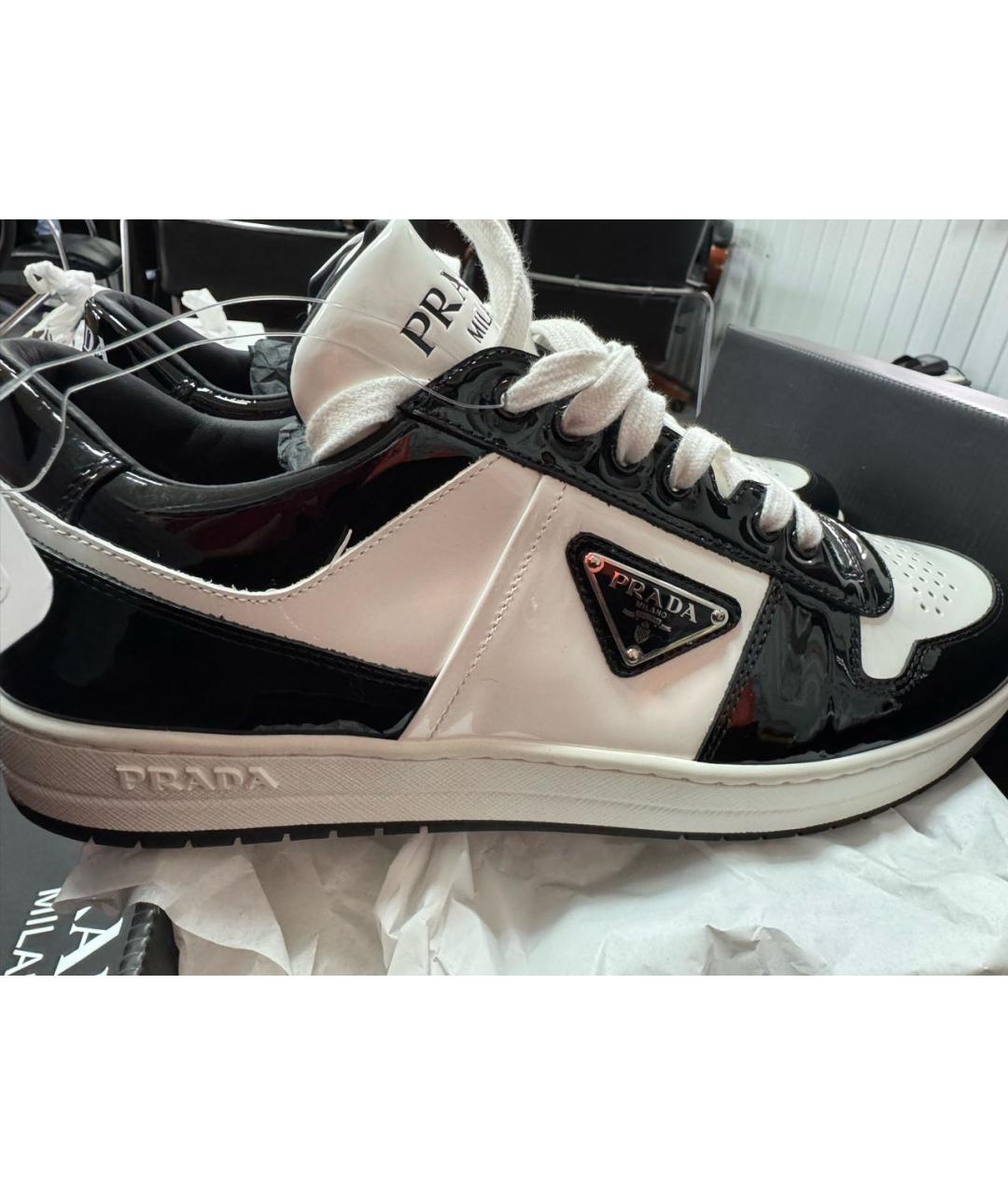 PRADA Белые низкие кроссовки / кеды из лакированной кожи, фото 7