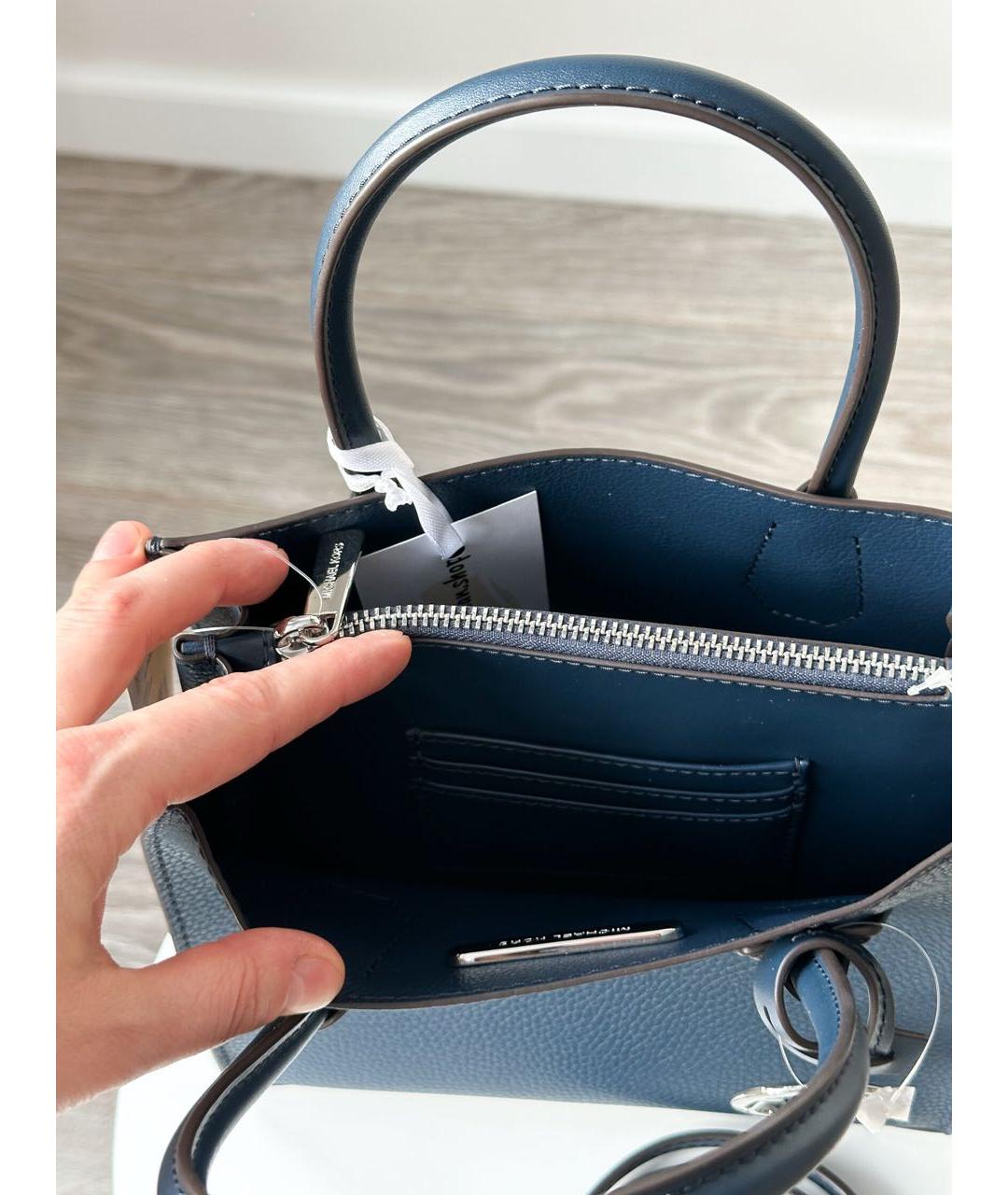 MICHAEL KORS Темно-синяя кожаная сумка с короткими ручками, фото 4