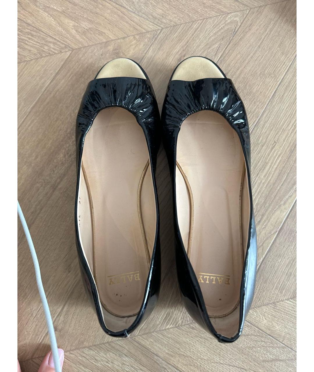 BALLY Черные балетки из лакированной кожи, фото 5