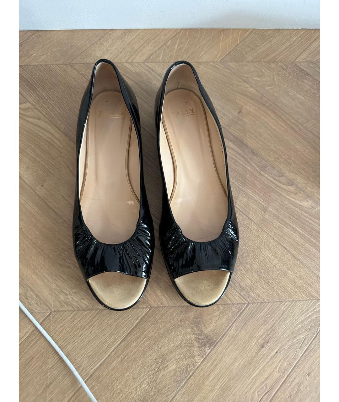 BALLY Черные балетки из лакированной кожи, фото 3