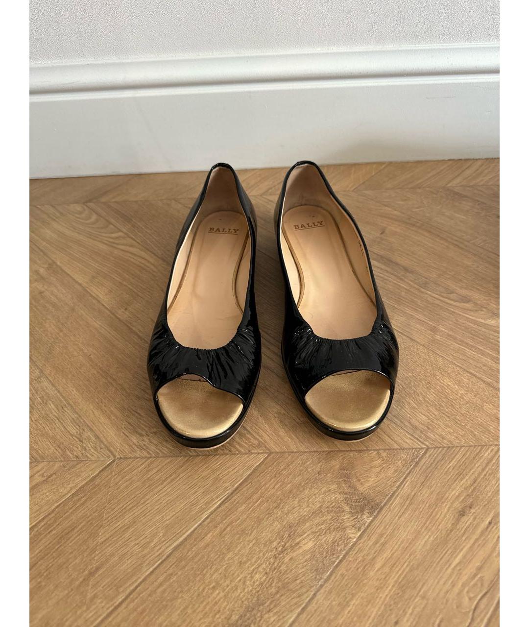 BALLY Черные балетки из лакированной кожи, фото 2