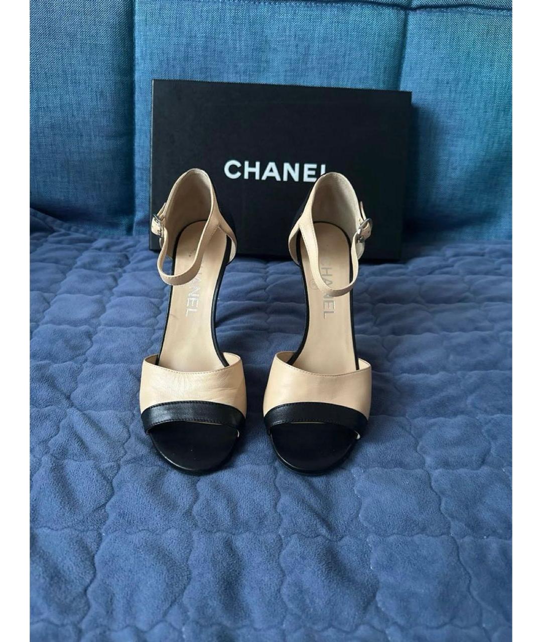 CHANEL Бежевые кожаные босоножки, фото 2
