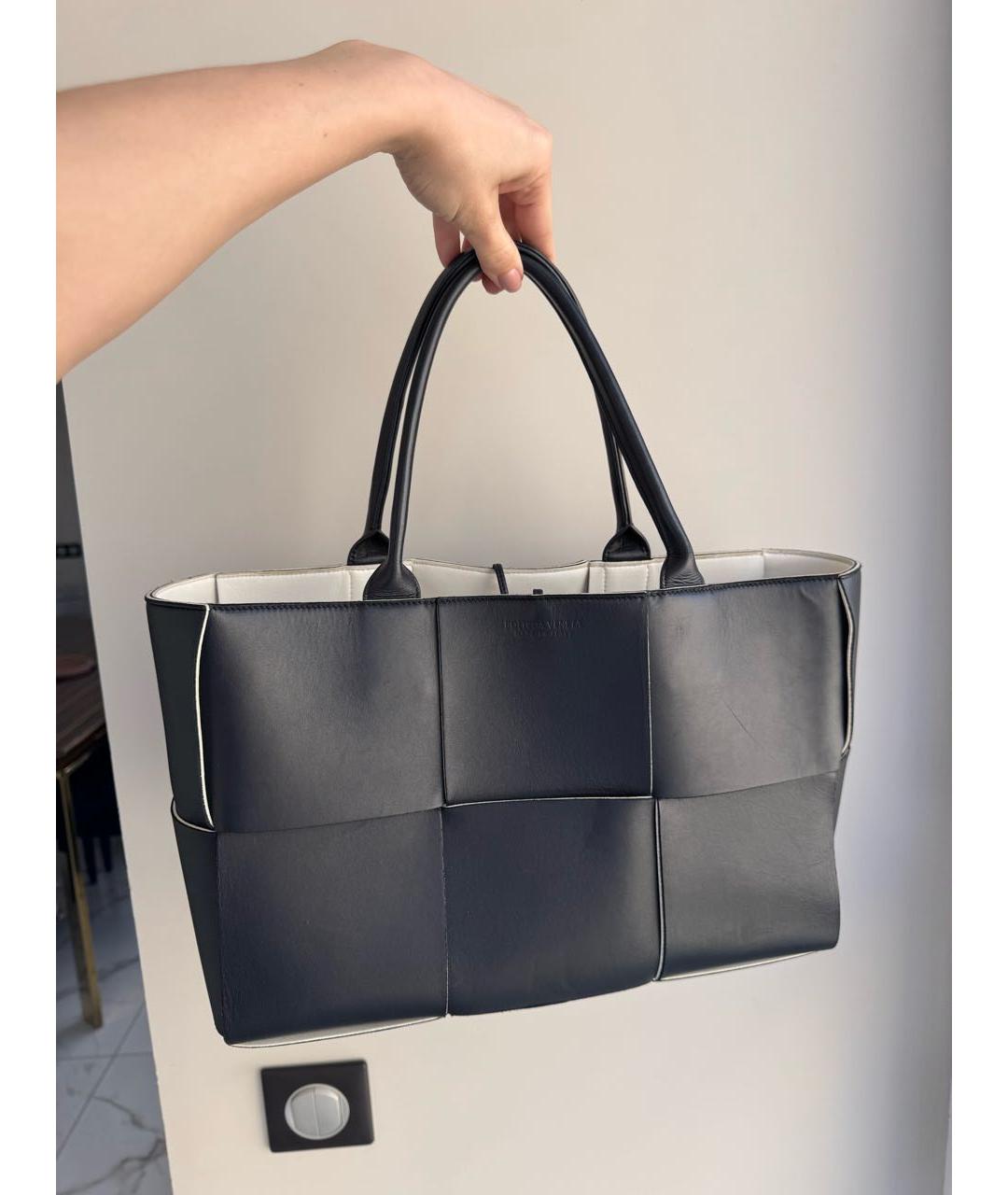 BOTTEGA VENETA Черная кожаная сумка тоут, фото 2