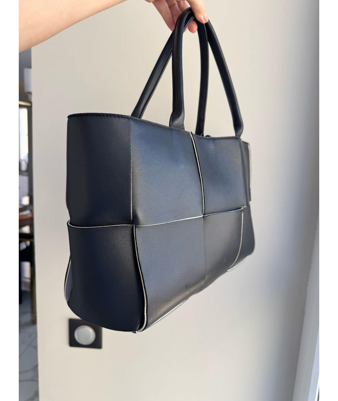 BOTTEGA VENETA Черная кожаная сумка тоут, фото 3