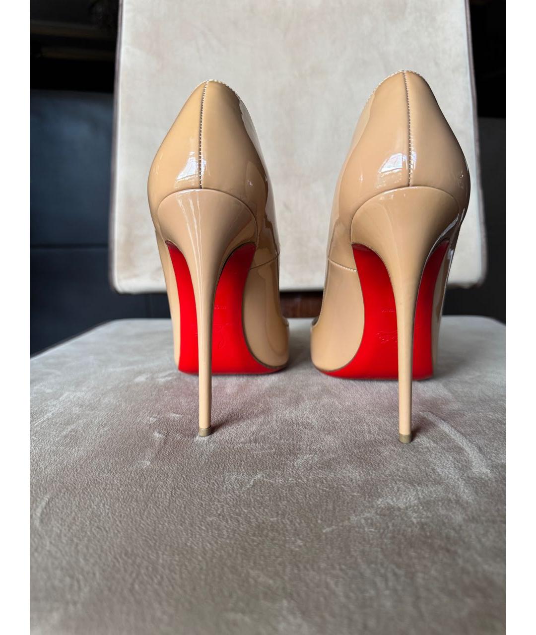 CHRISTIAN LOUBOUTIN Бежевые туфли из лакированной кожи, фото 4