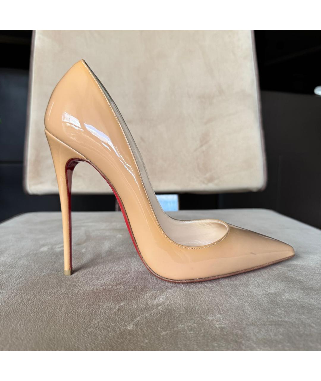 CHRISTIAN LOUBOUTIN Бежевые туфли из лакированной кожи, фото 6