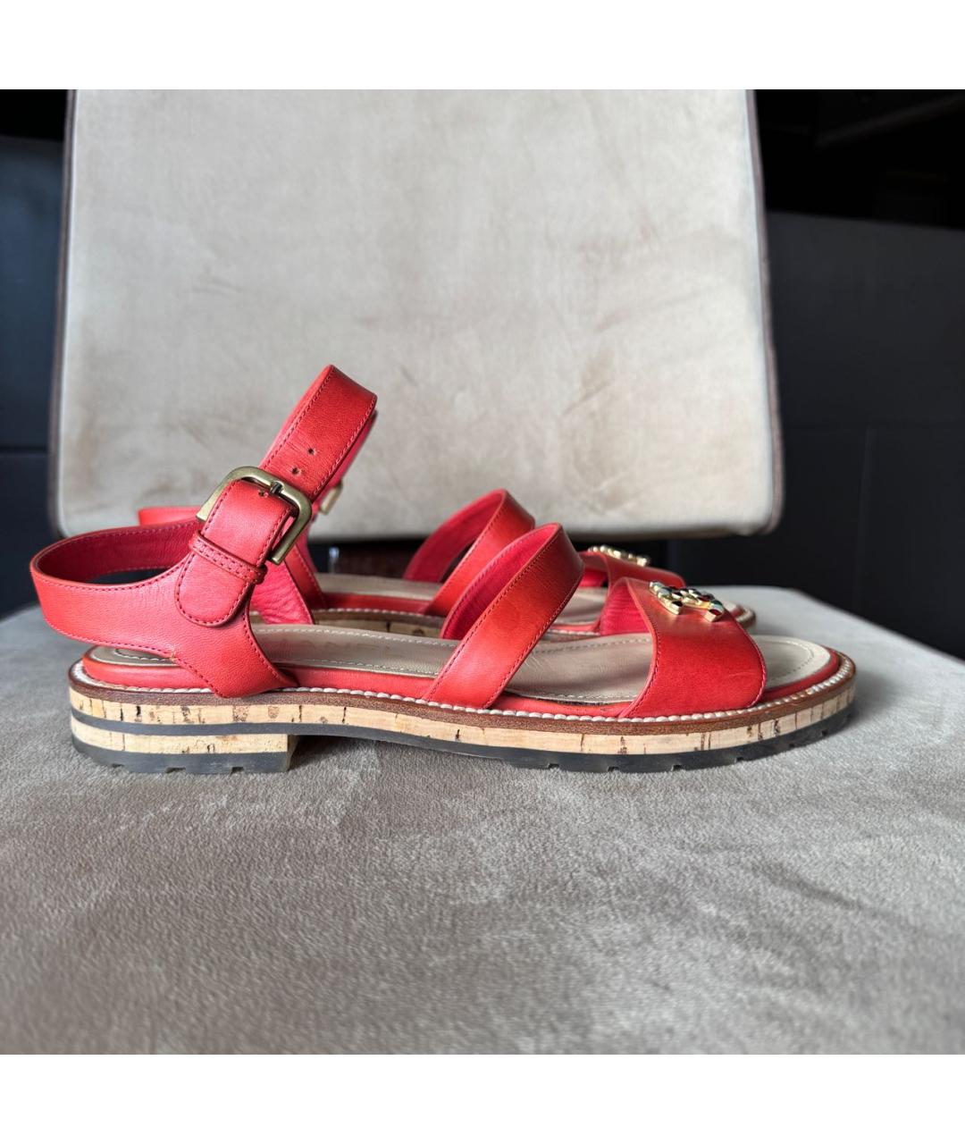 CHANEL Красные кожаные сандалии, фото 5