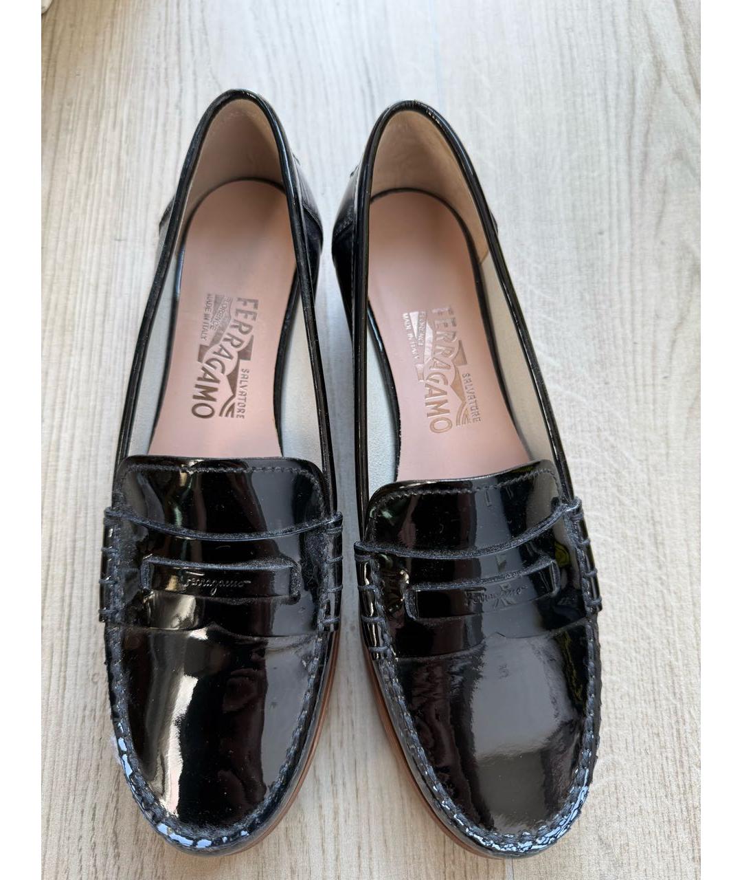 FERRAGAMO Черные лоферы из лакированной кожи, фото 2