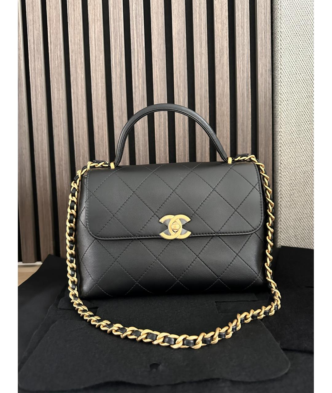 CHANEL Черная кожаная сумка с короткими ручками, фото 2
