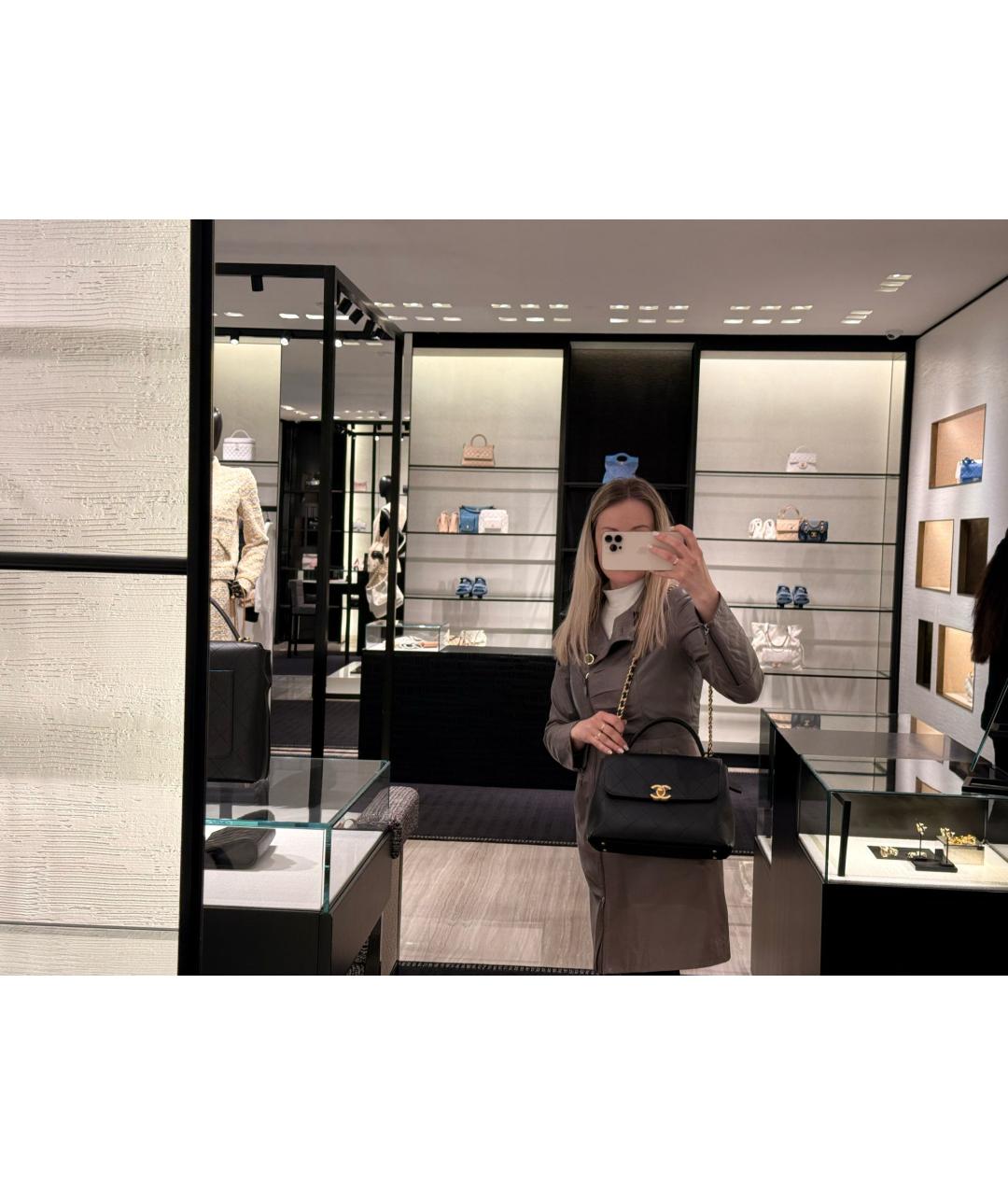 CHANEL Черная кожаная сумка с короткими ручками, фото 7