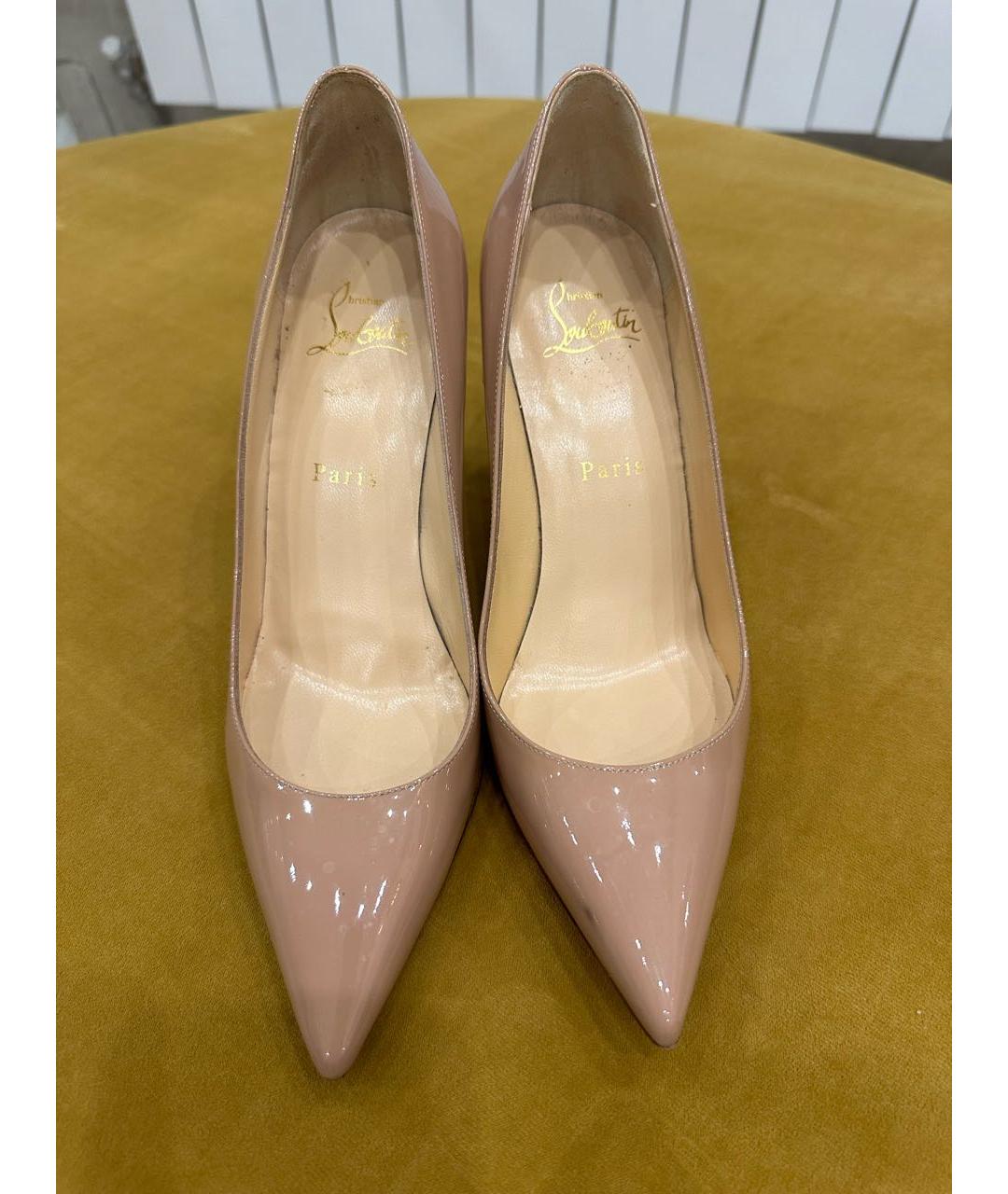 CHRISTIAN LOUBOUTIN Бежевые туфли из лакированной кожи, фото 2