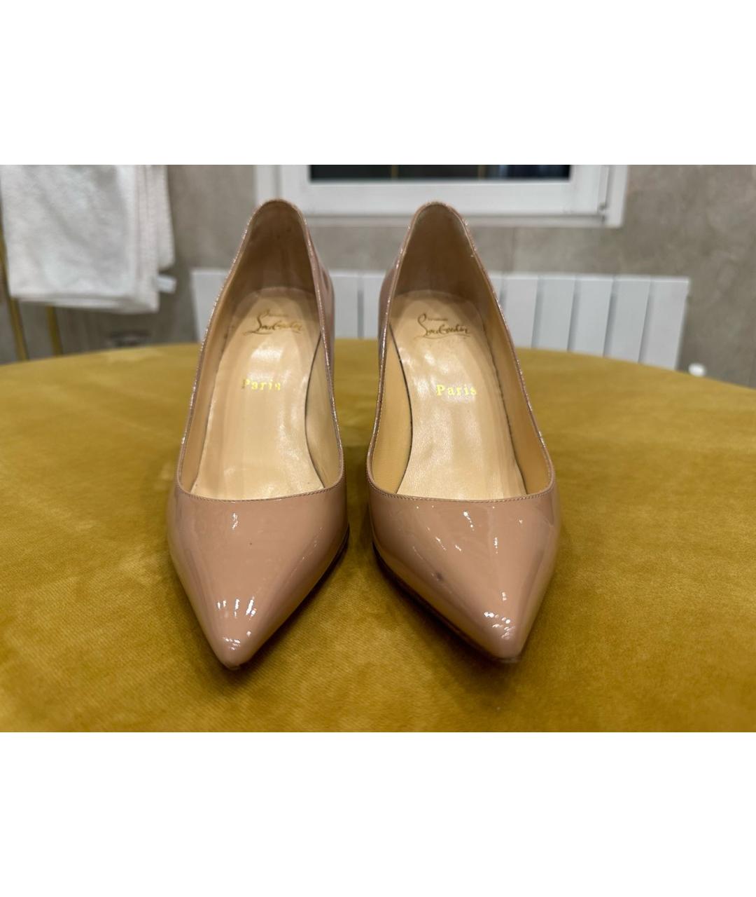 CHRISTIAN LOUBOUTIN Бежевые туфли из лакированной кожи, фото 6