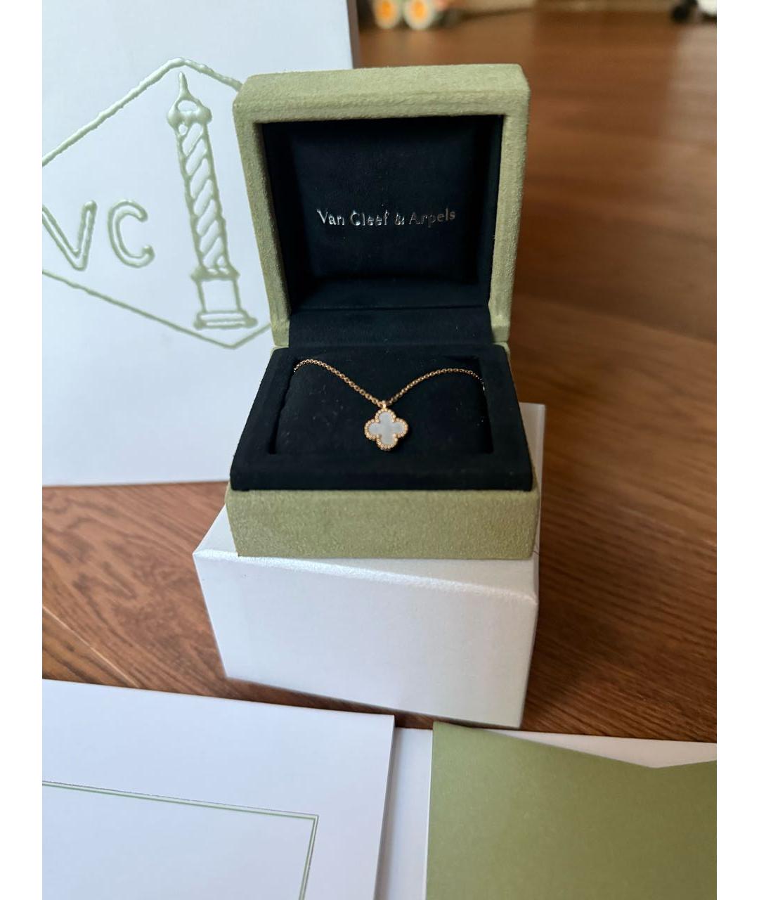 VAN CLEEF & ARPELS Белая подвеска из желтого золота, фото 2