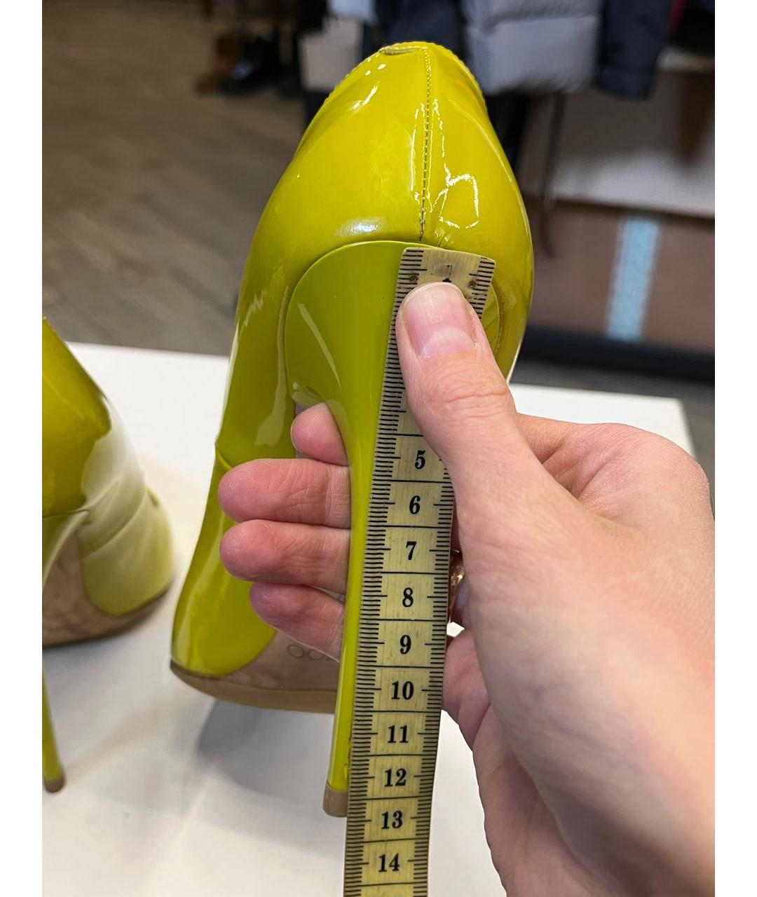 JIMMY CHOO Желтые туфли из лакированной кожи, фото 4