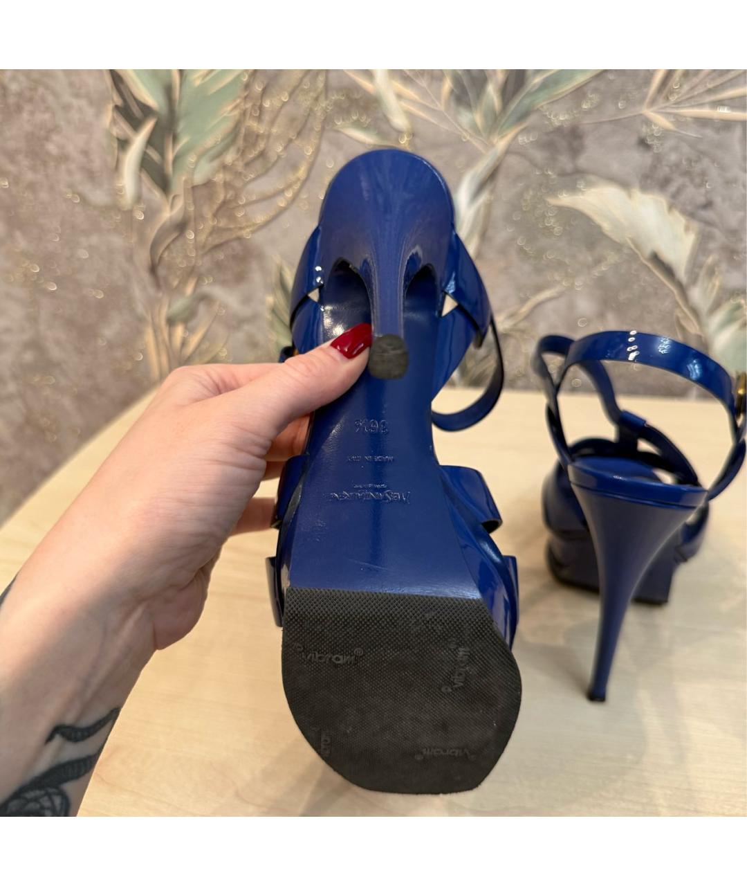 SAINT LAURENT Синие босоножки из лакированной кожи, фото 8
