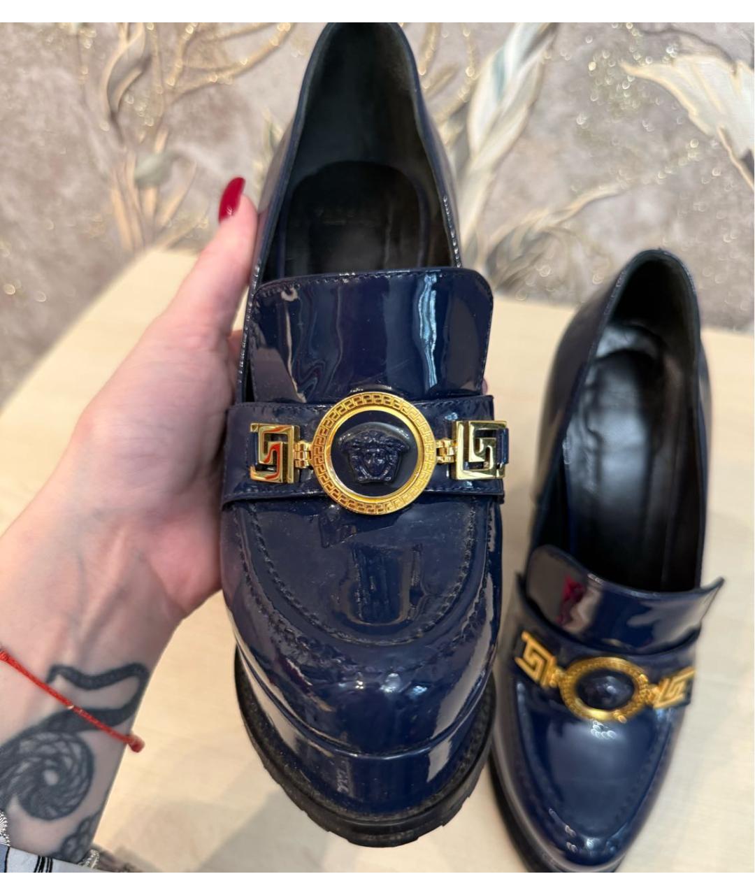 VERSACE Темно-синие туфли из лакированной кожи, фото 8