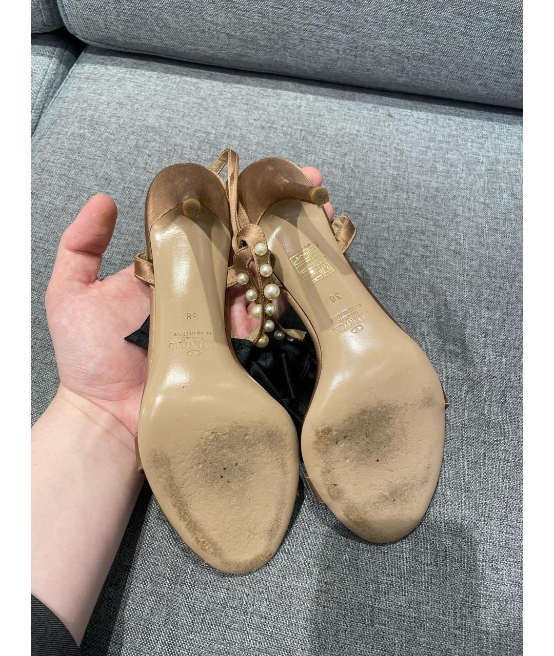 VALENTINO Бежевые кожаные босоножки, фото 8