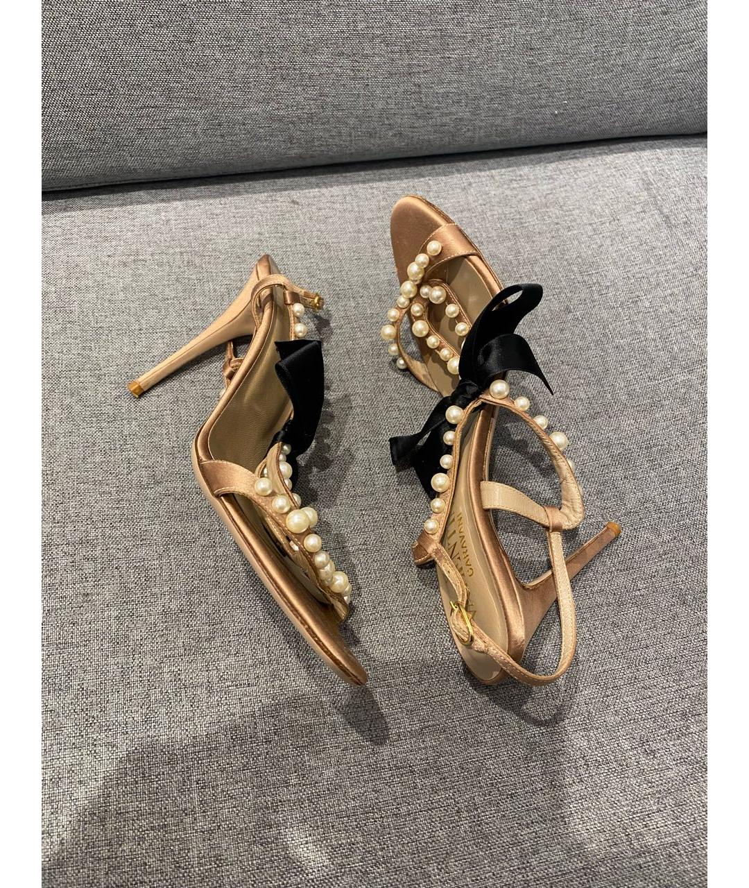 VALENTINO Бежевые кожаные босоножки, фото 3