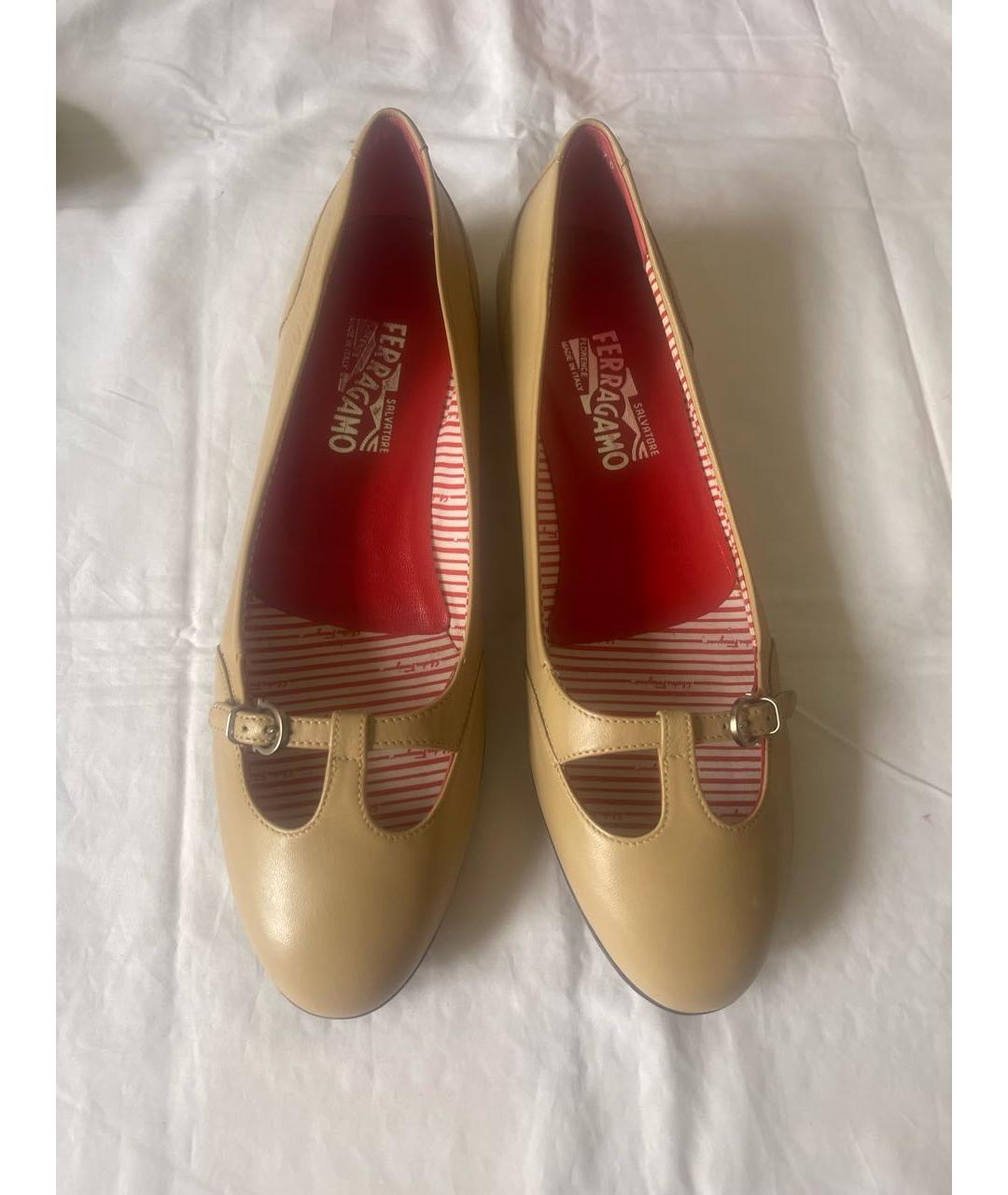 FERRAGAMO Бежевые кожаные балетки, фото 2