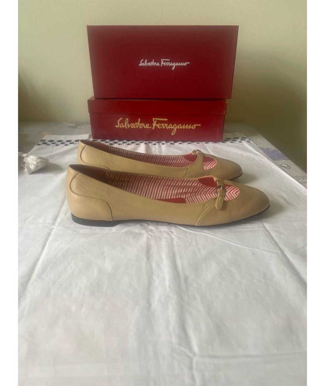 FERRAGAMO Бежевые кожаные балетки, фото 9