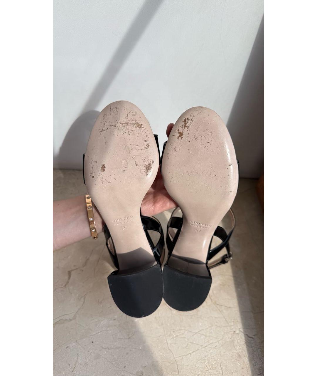 MIU MIU Черные босоножки из лакированной кожи, фото 6