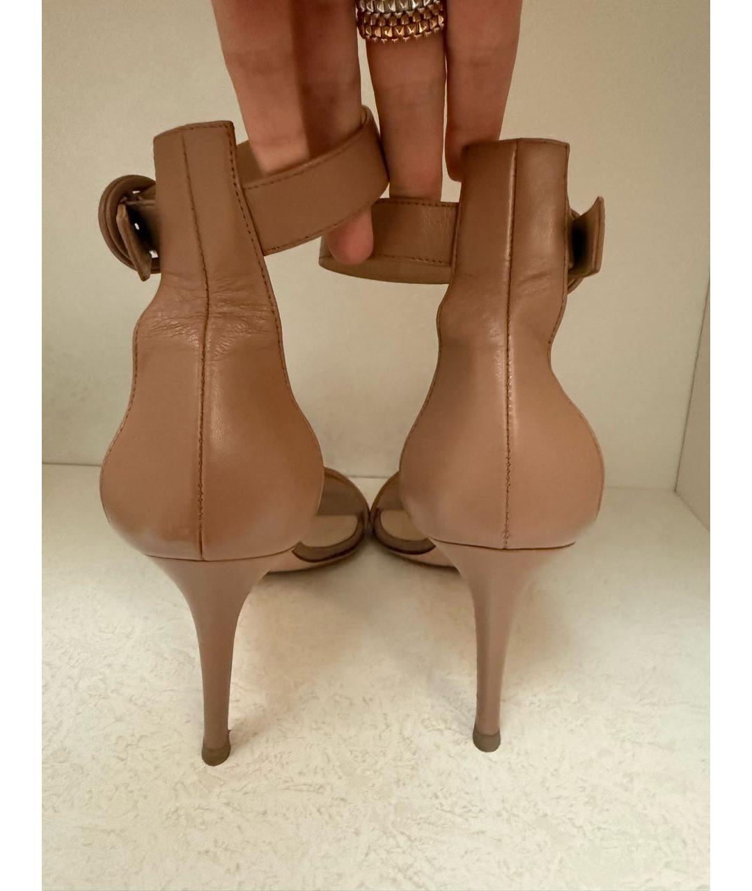 GIANVITO ROSSI Бежевые кожаные босоножки, фото 3