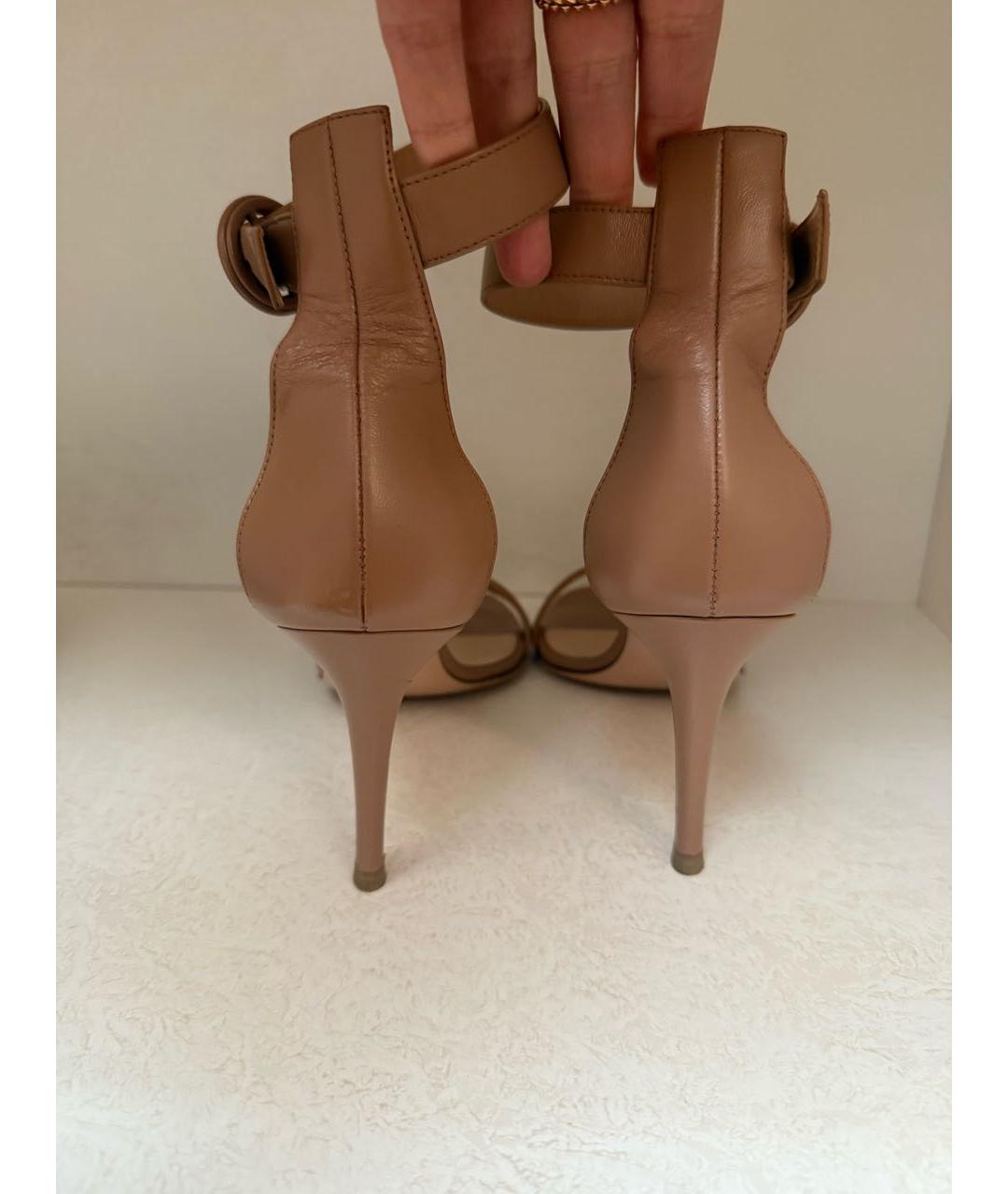 GIANVITO ROSSI Бежевые кожаные босоножки, фото 4