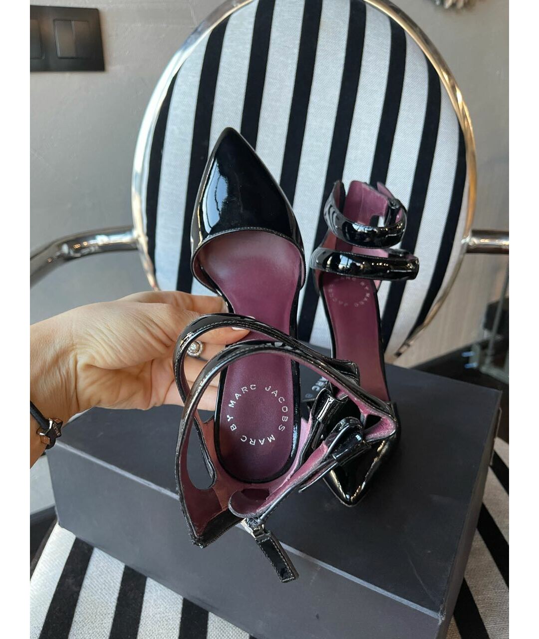 MARC BY MARC JACOBS Черные босоножки из лакированной кожи, фото 3