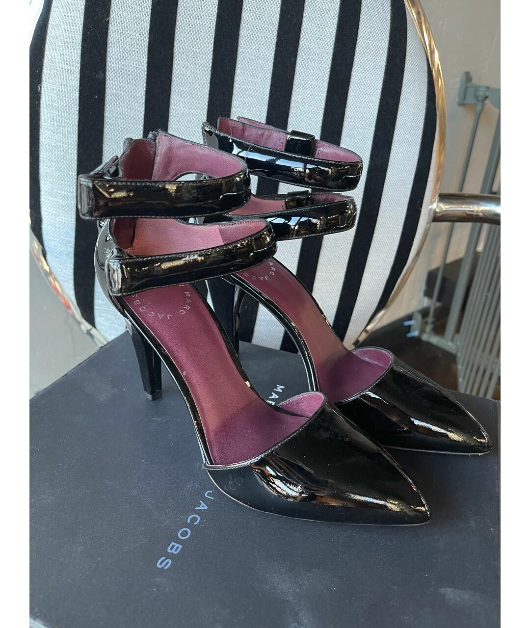 MARC BY MARC JACOBS Черные босоножки из лакированной кожи, фото 6