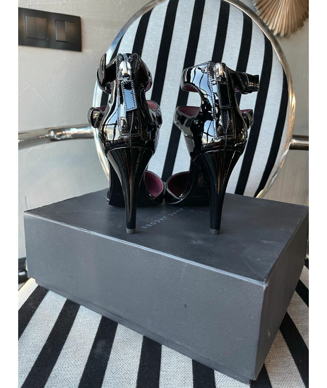 MARC BY MARC JACOBS Черные босоножки из лакированной кожи, фото 5