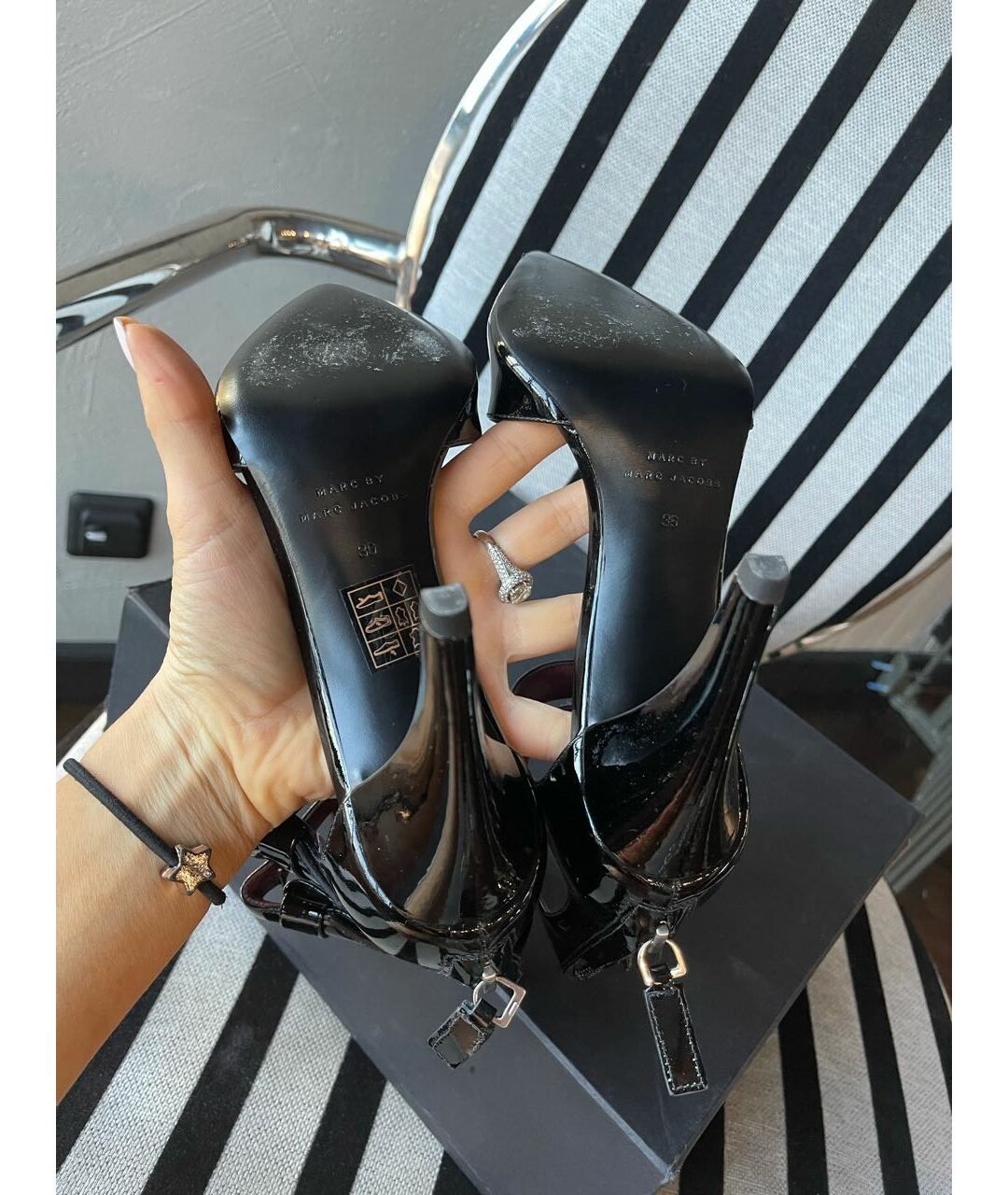 MARC BY MARC JACOBS Черные босоножки из лакированной кожи, фото 4