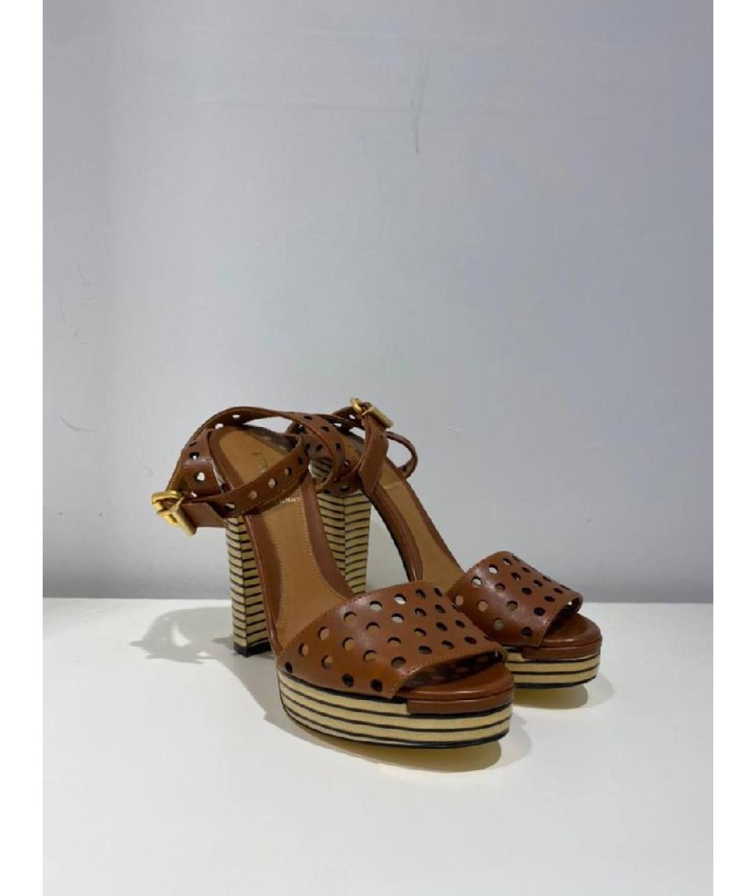 FENDI Коричневые босоножки, фото 2