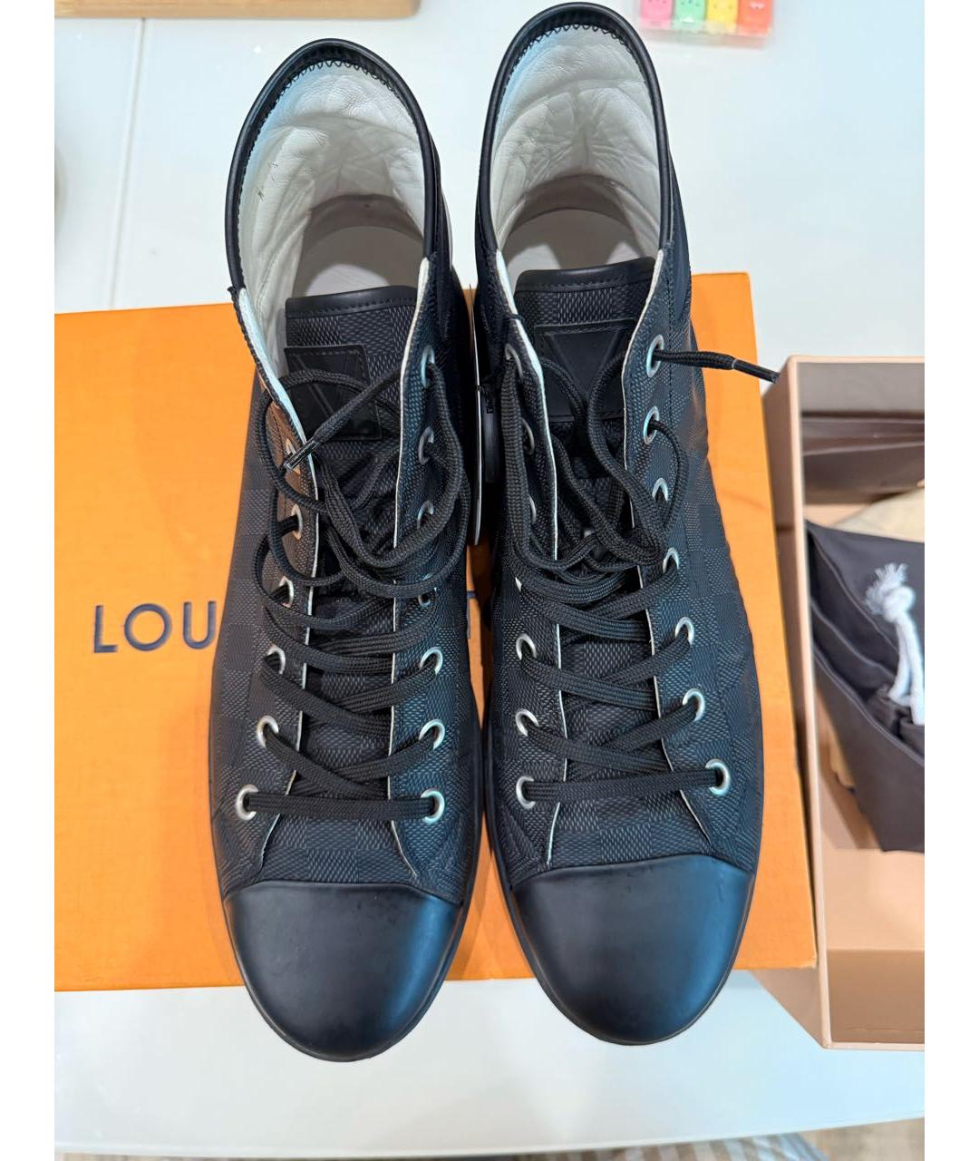 LOUIS VUITTON Черные высокие кроссовки / кеды из искусственной кожи, фото 2