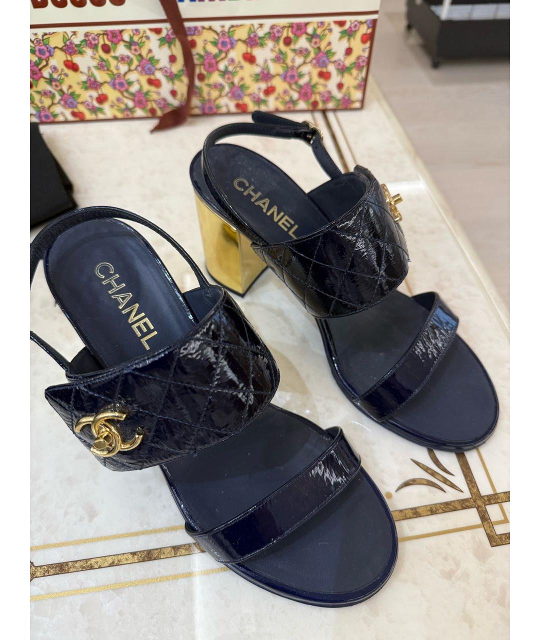 CHANEL Темно-синие кожаные босоножки, фото 2