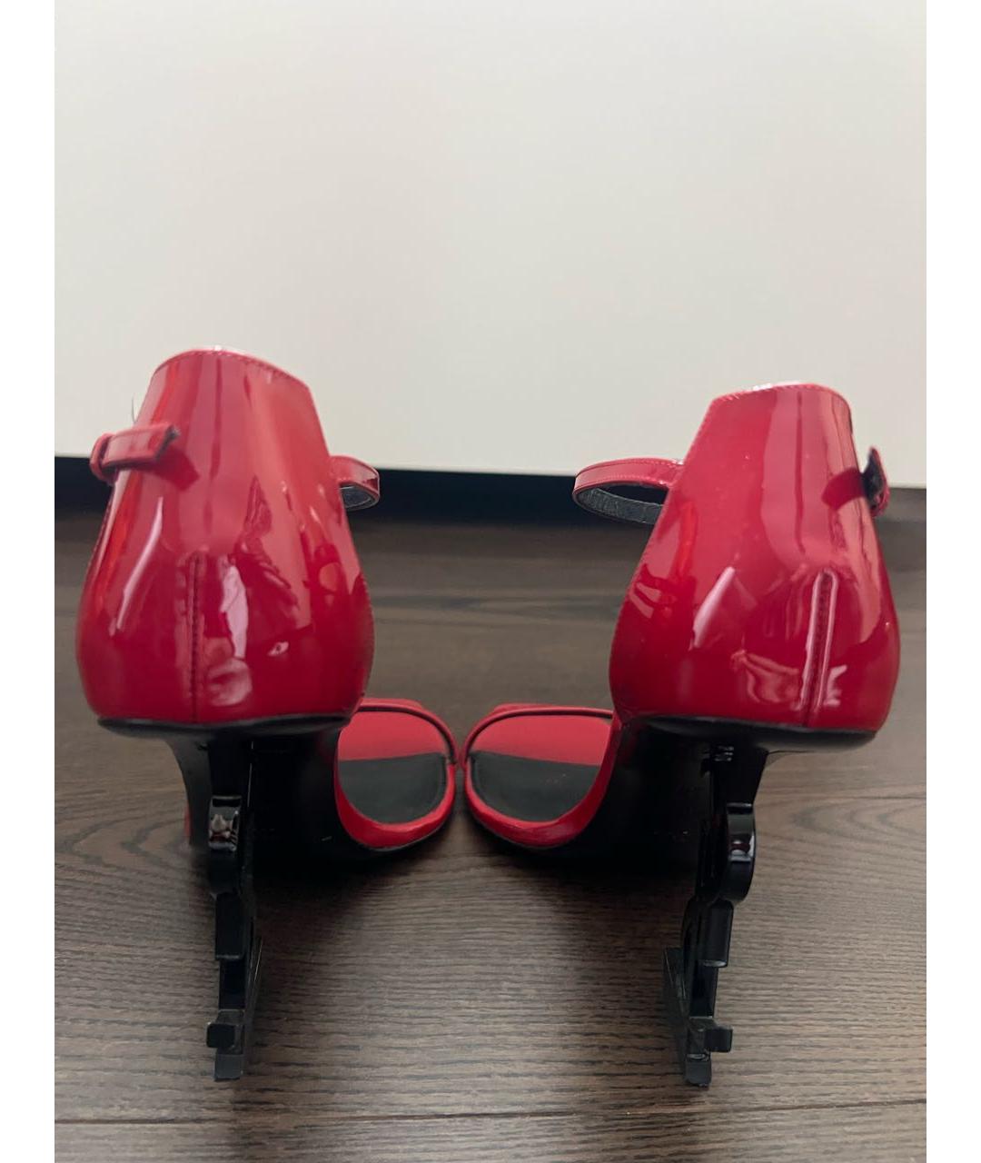 SAINT LAURENT Красные босоножки из лакированной кожи, фото 4