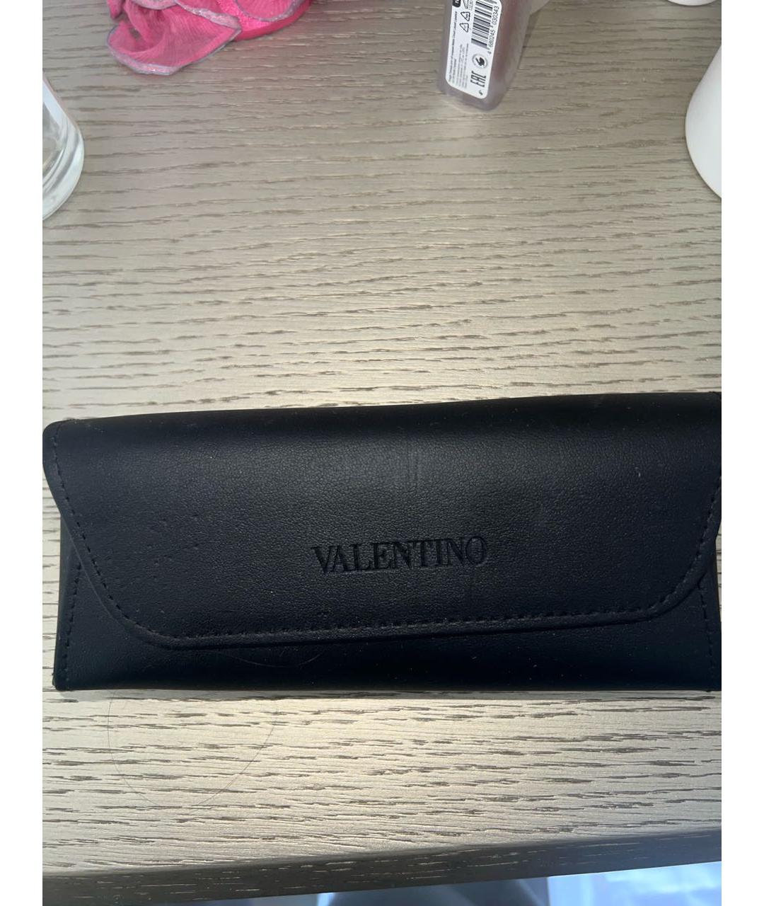 VALENTINO Черные пластиковые солнцезащитные очки, фото 4