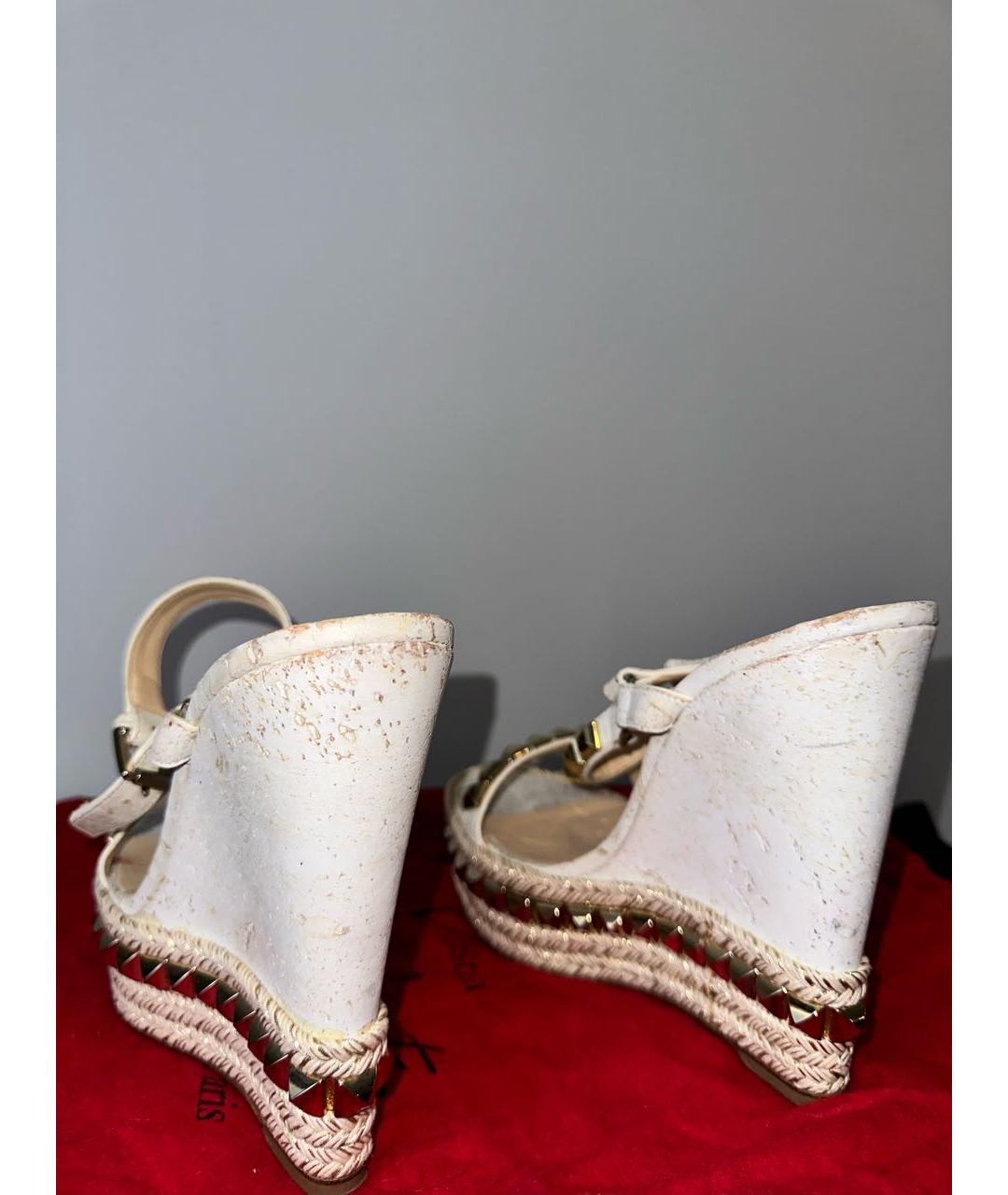 CHRISTIAN LOUBOUTIN Белые кожаные босоножки, фото 3