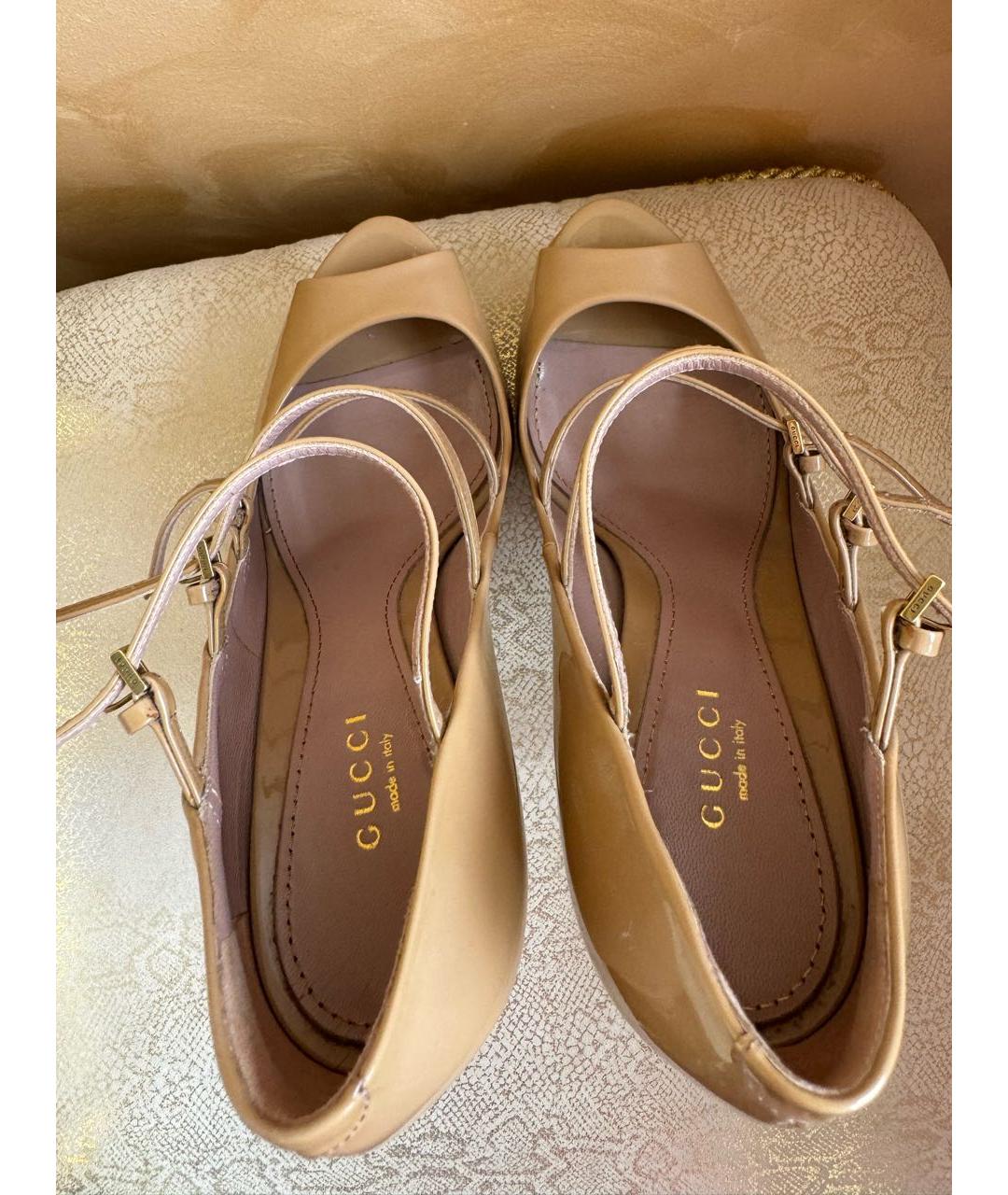 GUCCI Бежевые туфли из лакированной кожи, фото 3