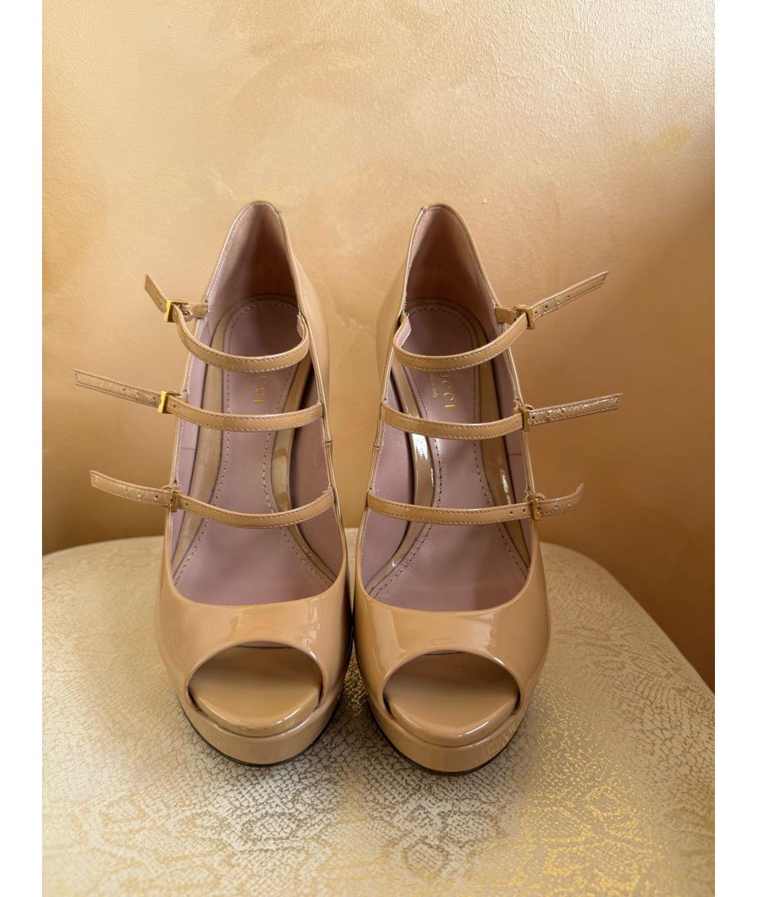 GUCCI Бежевые туфли из лакированной кожи, фото 2