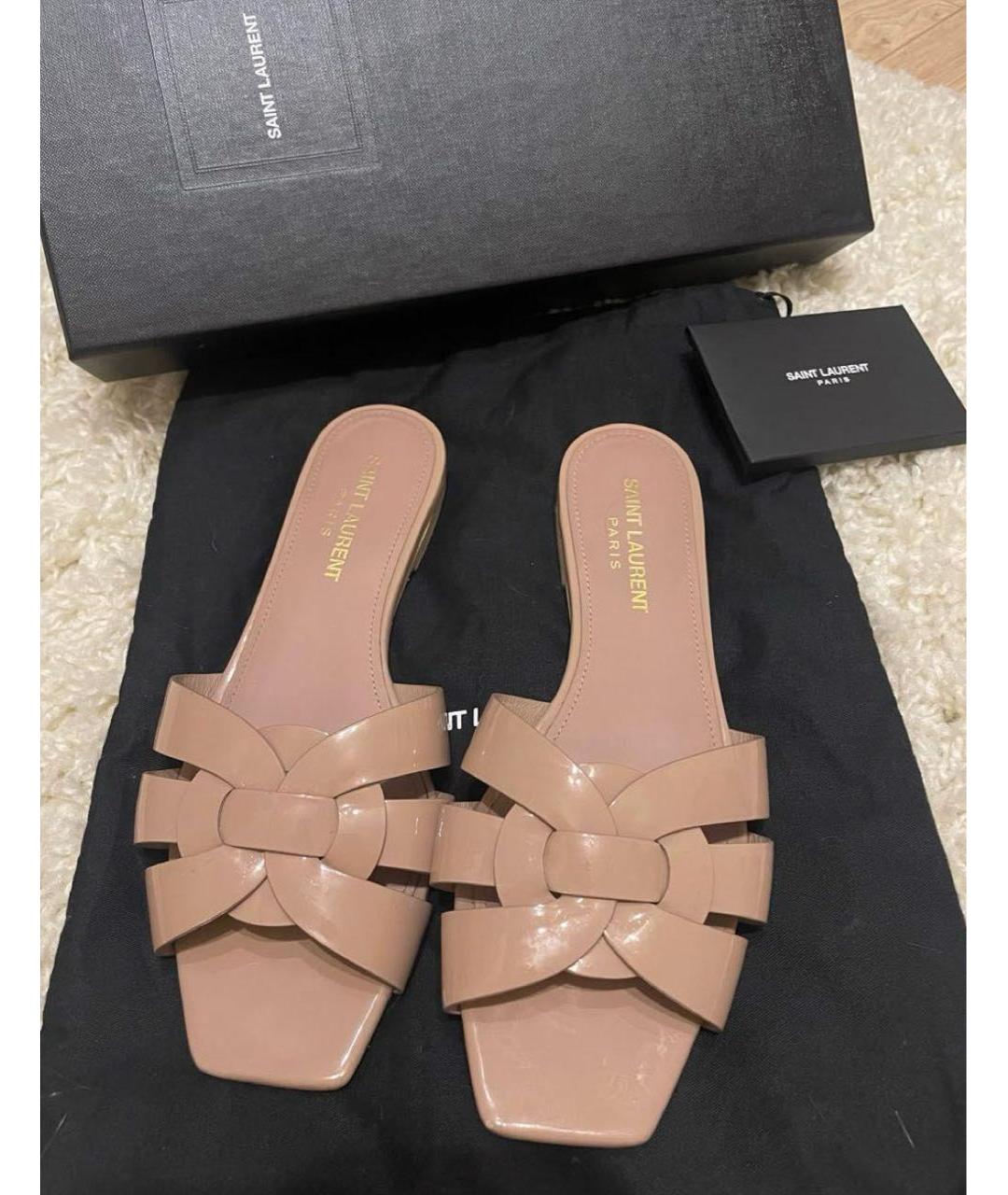 SAINT LAURENT Бежевые босоножки из лакированной кожи, фото 2